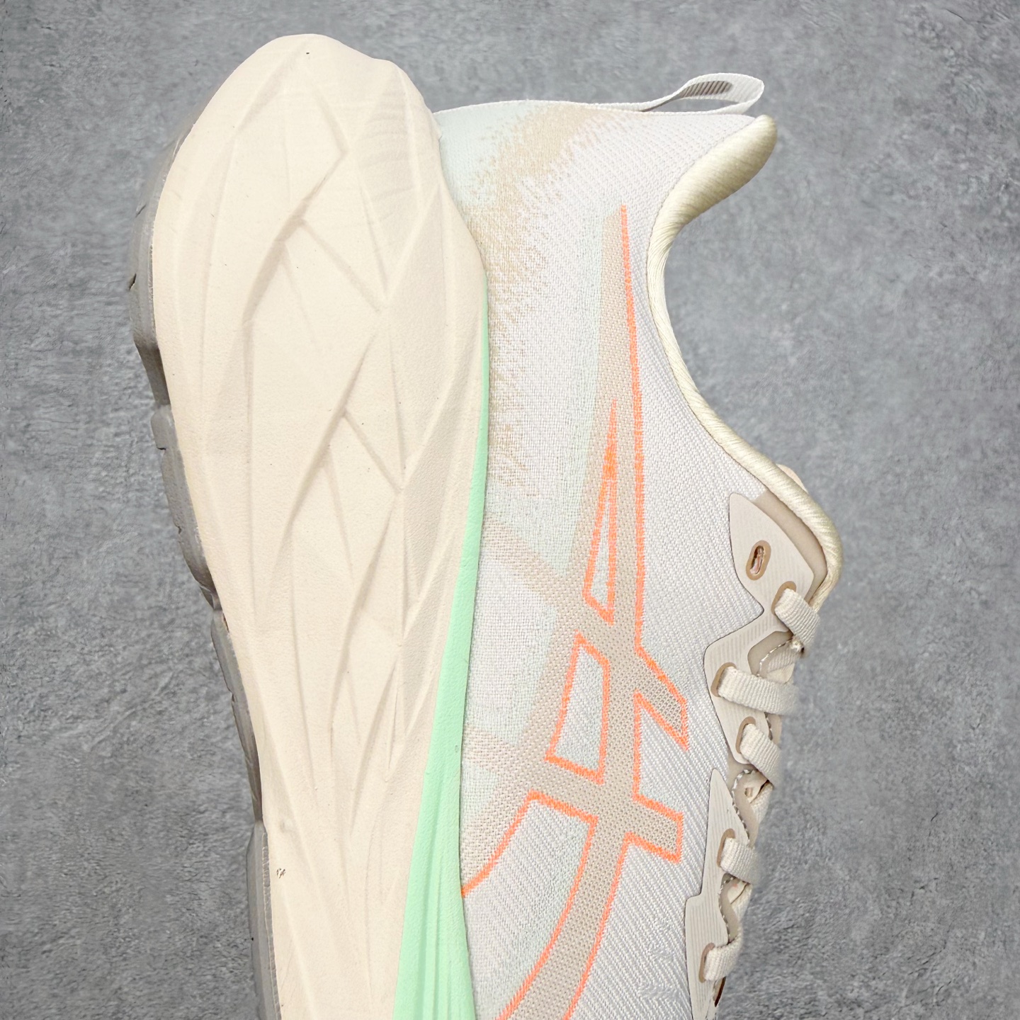 ＃特价福利‼️ASICS NOVABLAST 4 亚瑟士舒适缓震跑鞋 鞋面从NOVABLAST 3的工程