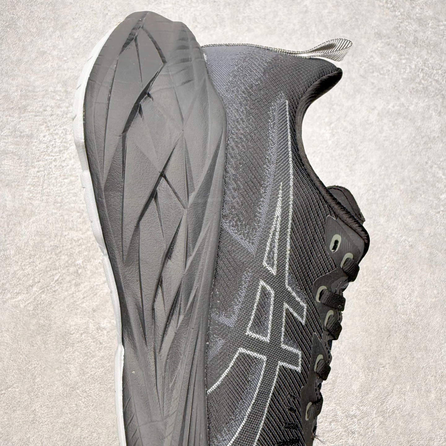 ＃特价福利‼️ASICS NOVABLAST 4 亚瑟士舒适缓震跑鞋 鞋面从NOVABLAST 3的工程