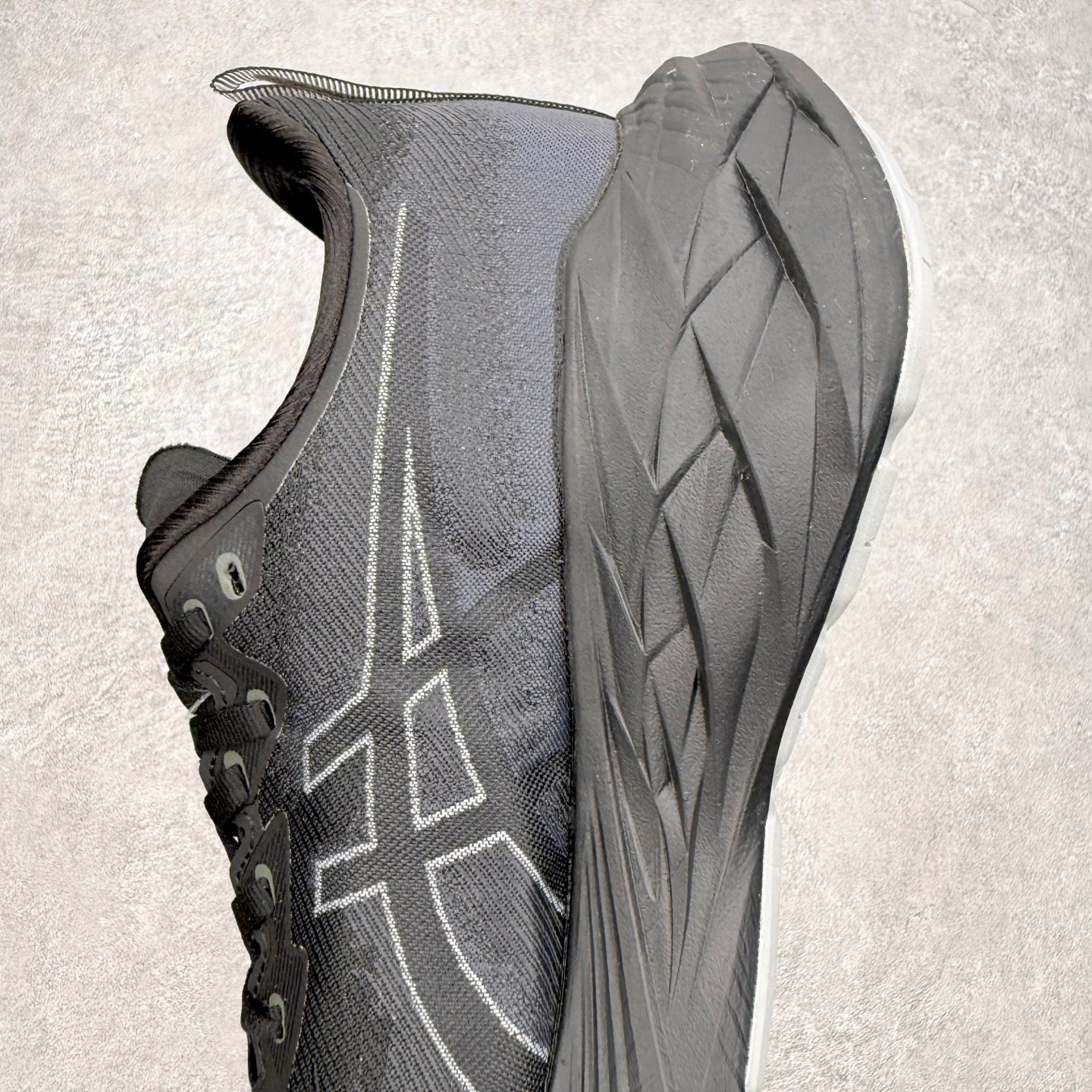 ＃特价福利‼️ASICS NOVABLAST 4 亚瑟士舒适缓震跑鞋 鞋面从NOVABLAST 3的工程