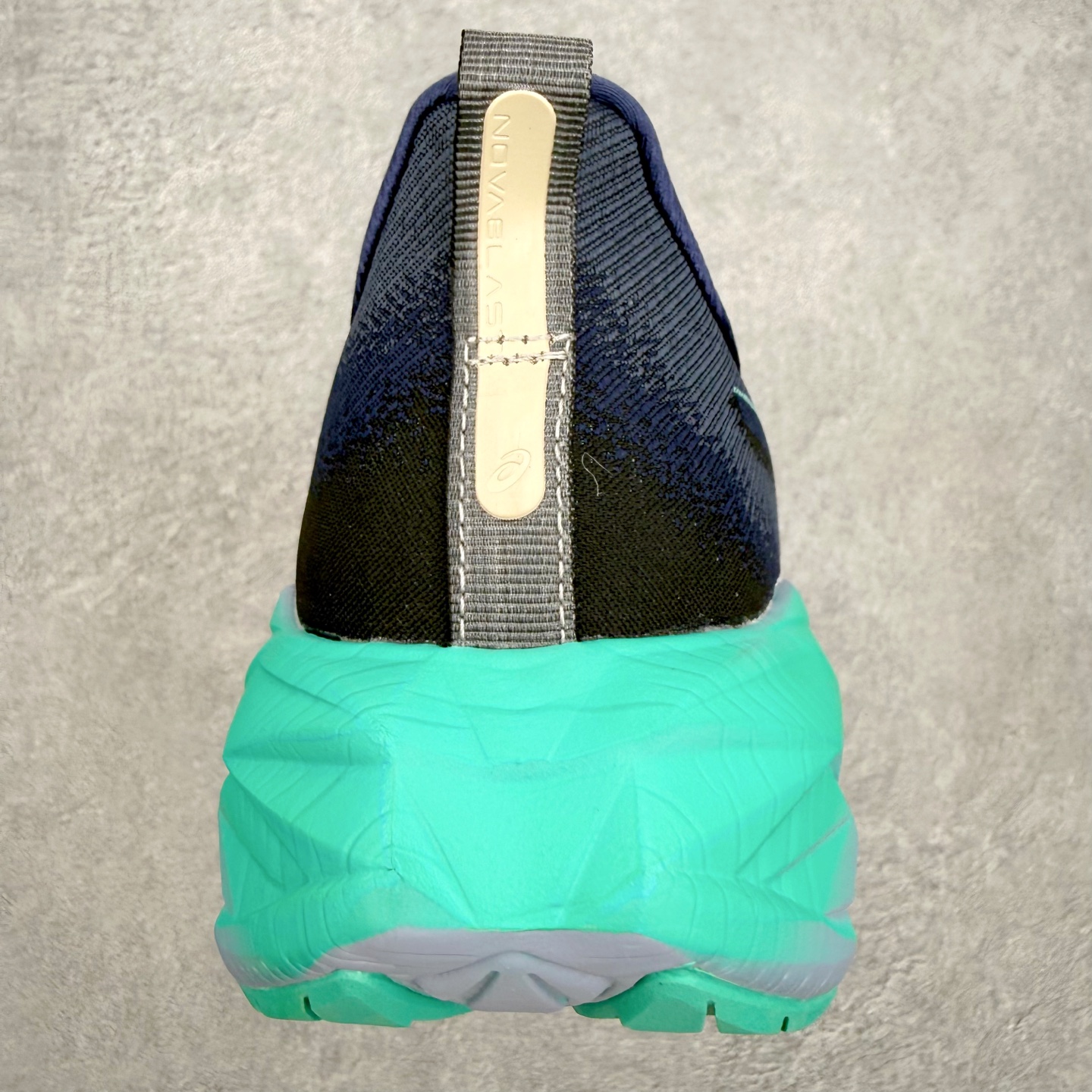 ＃特价福利‼️ASICS NOVABLAST 4 亚瑟士舒适缓震跑鞋 鞋面从NOVABLAST 3的工程