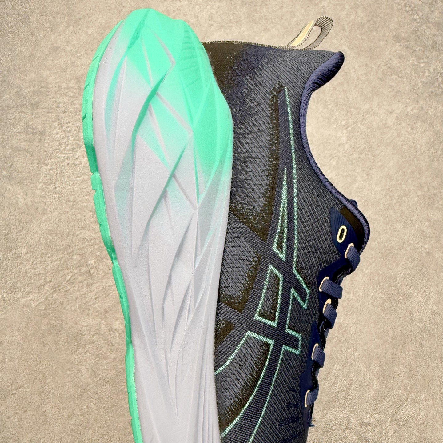 ＃特价福利‼️ASICS NOVABLAST 4 亚瑟士舒适缓震跑鞋 鞋面从NOVABLAST 3的工程