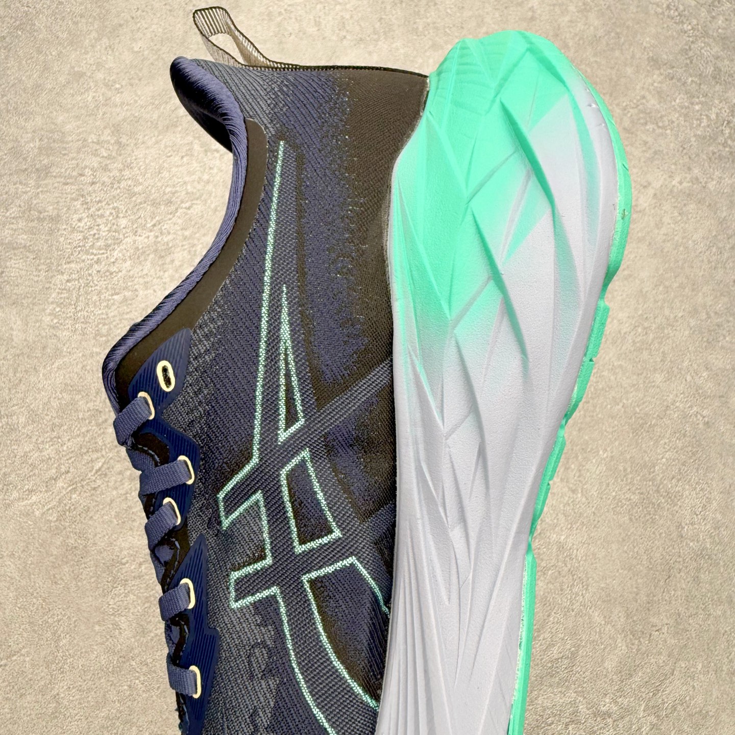 ＃特价福利‼️ASICS NOVABLAST 4 亚瑟士舒适缓震跑鞋 鞋面从NOVABLAST 3的工程