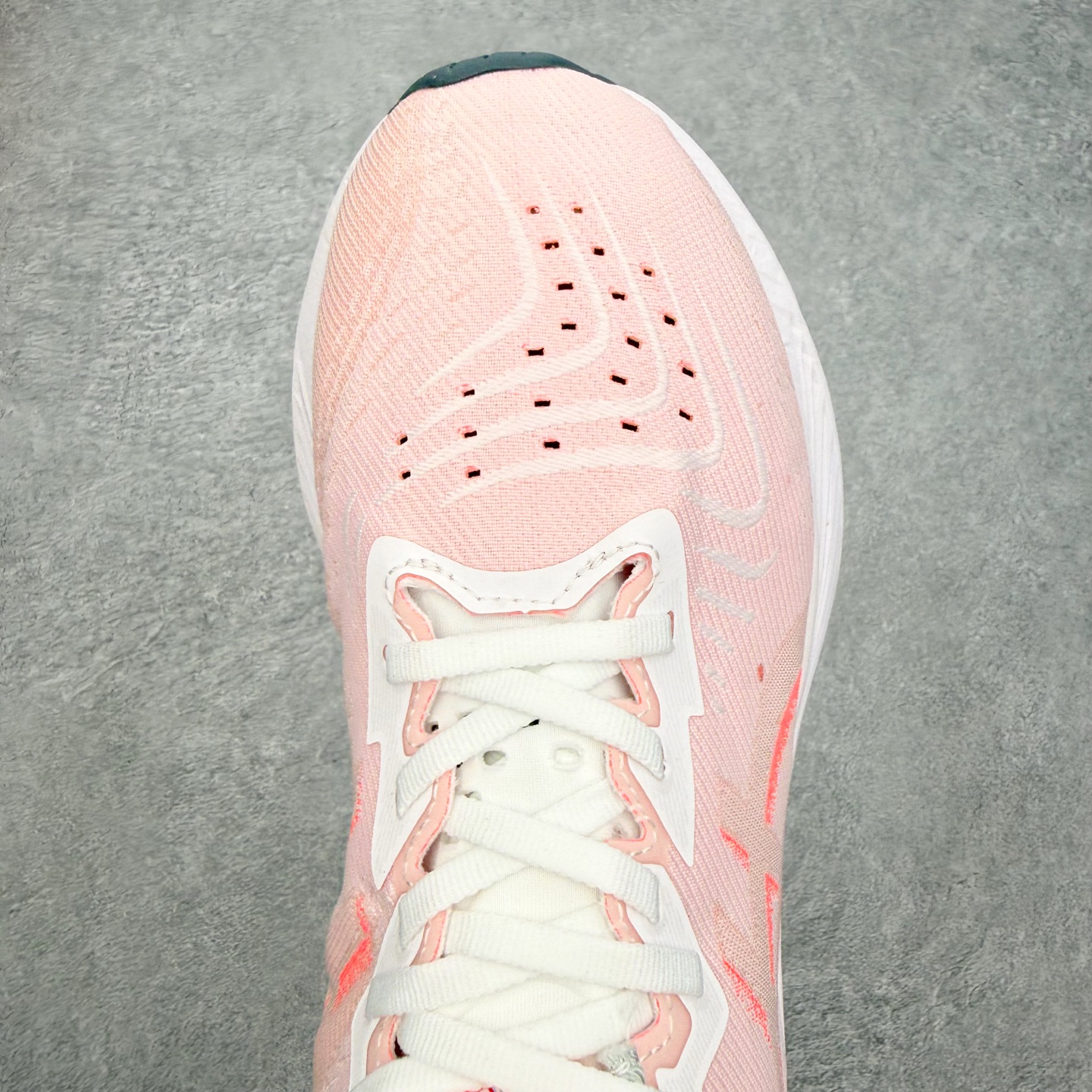 ＃特价福利‼️ASICS NOVABLAST 4 亚瑟士舒适缓震跑鞋 鞋面从NOVABLAST 3的工程