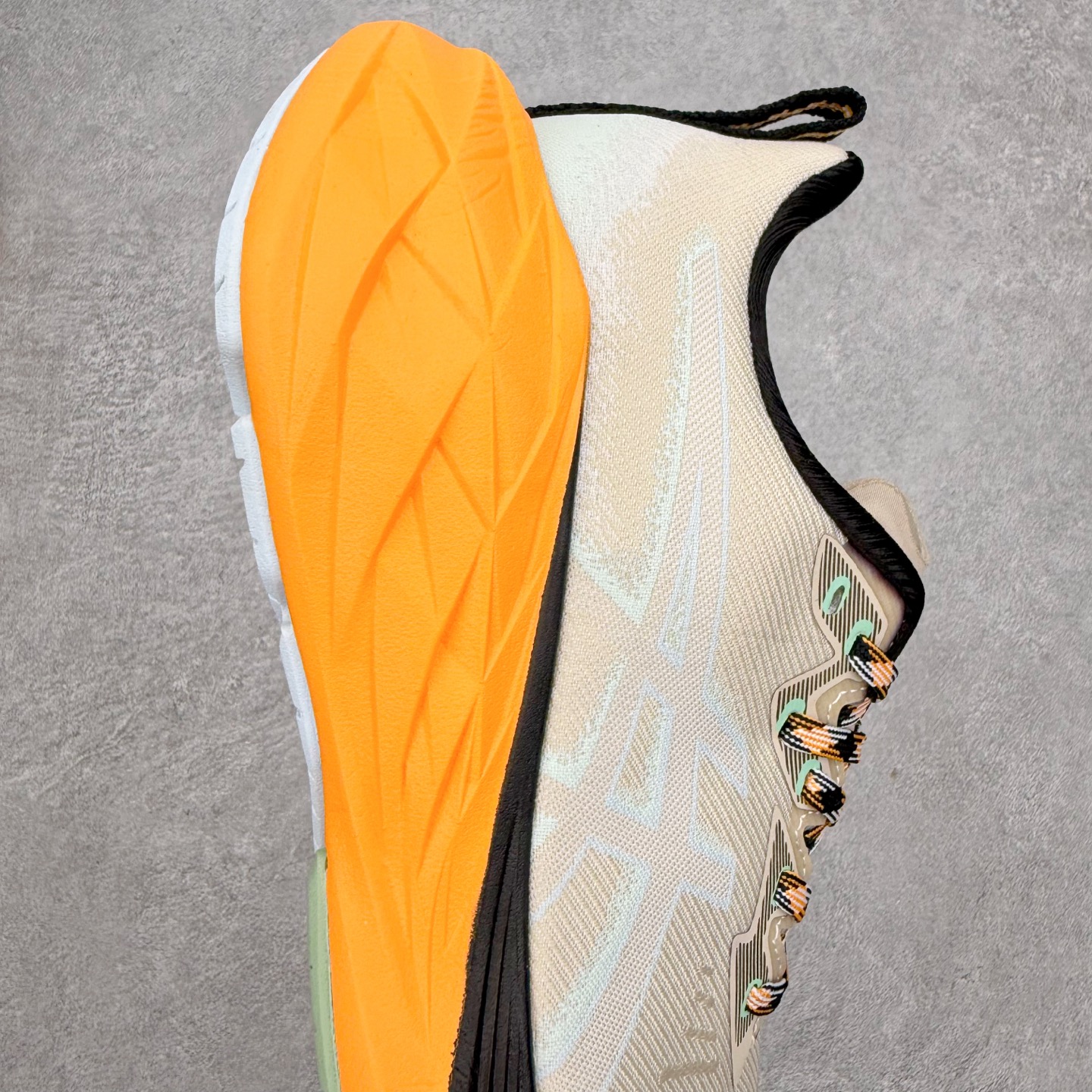 ＃特价福利‼️ASICS NOVABLAST 4 亚瑟士舒适缓震跑鞋 鞋面从NOVABLAST 3的工程