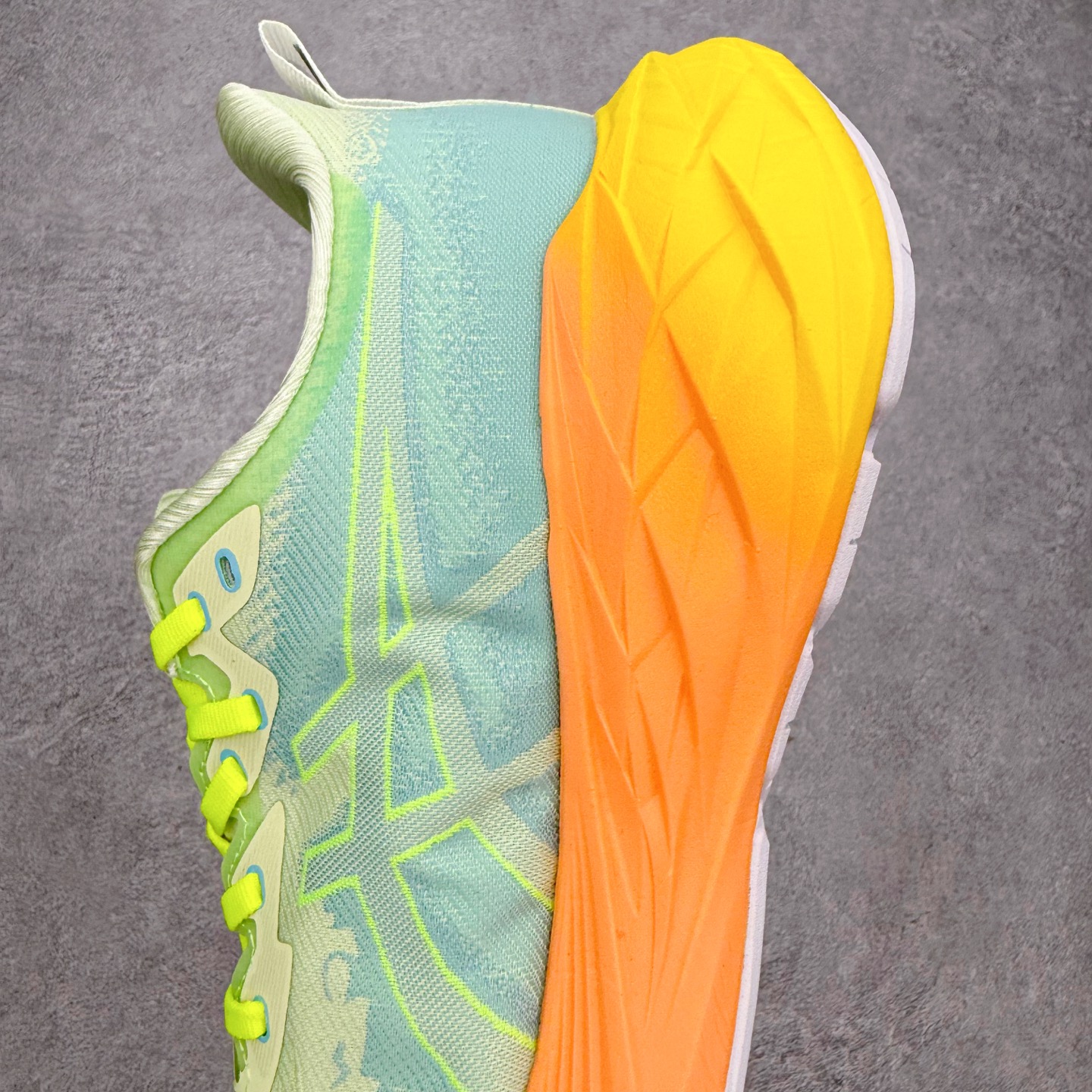 ＃特价福利‼️ASICS NOVABLAST 4 亚瑟士舒适缓震跑鞋 鞋面从NOVABLAST 3的工程