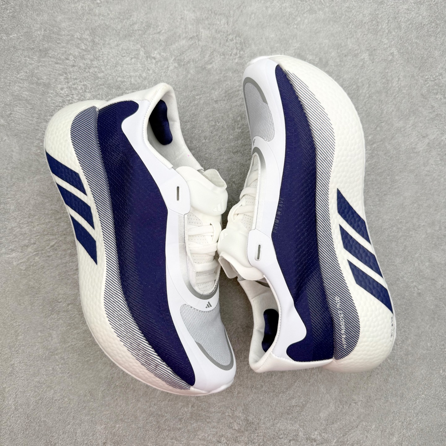 AD Hyperboost Edge 爆米花缓震舒适贴合跑步鞋 在 BOOST 之前冠以了 “HYPER