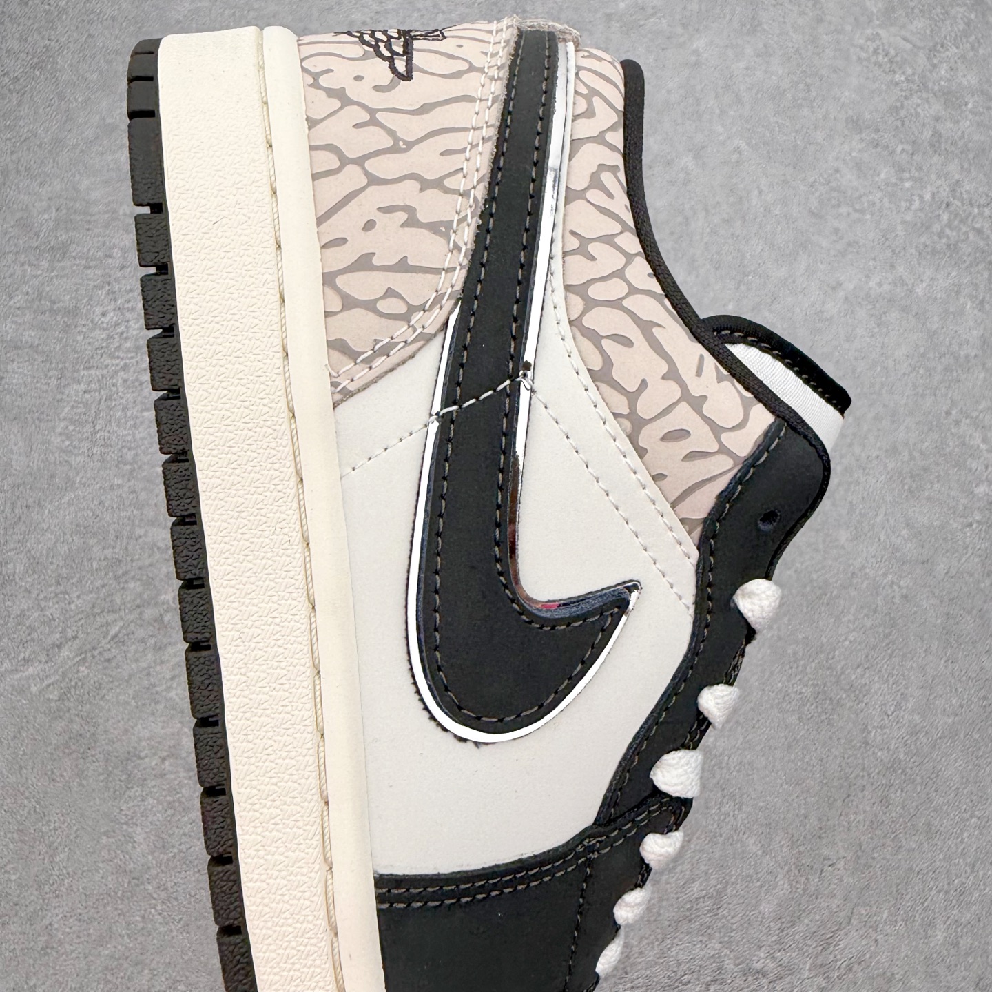 Air Jordan AJ1 Low 低帮 黑白爆裂纹 IU2268-100 终端优势供应 市面中低帮最