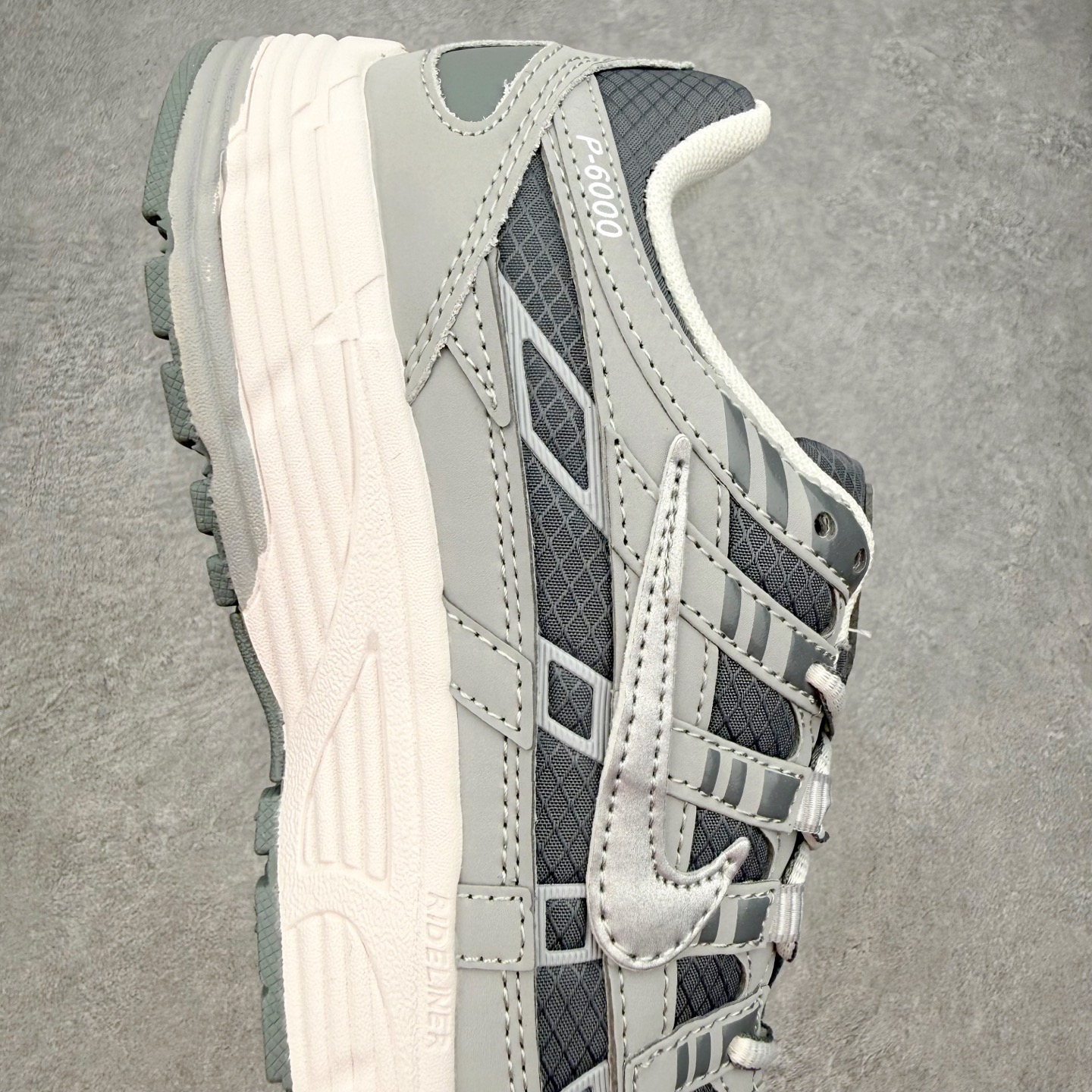 NK P-6000 系列低帮复古老爹风休闲运动舒适慢跑鞋 IQ6590-002 融合 Pegasus 过