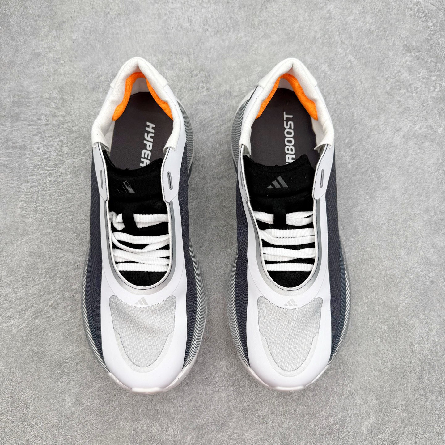 AD Hyperboost Edge 爆米花缓震舒适贴合跑步鞋 在 BOOST 之前冠以了 “HYPER