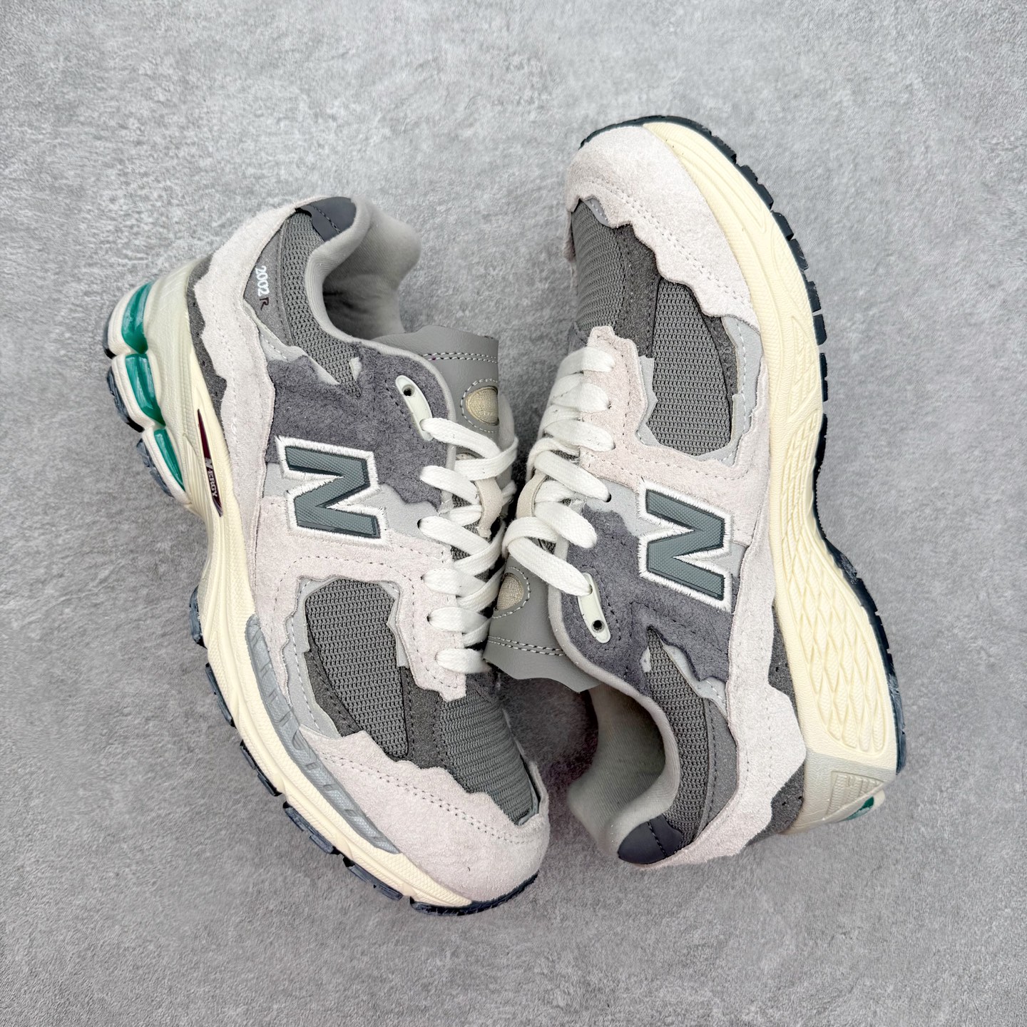 ＃纯原福利‼️New Balance NB2002系列 男女休闲慢跑鞋 必备的时髦单品之一 最新出的20