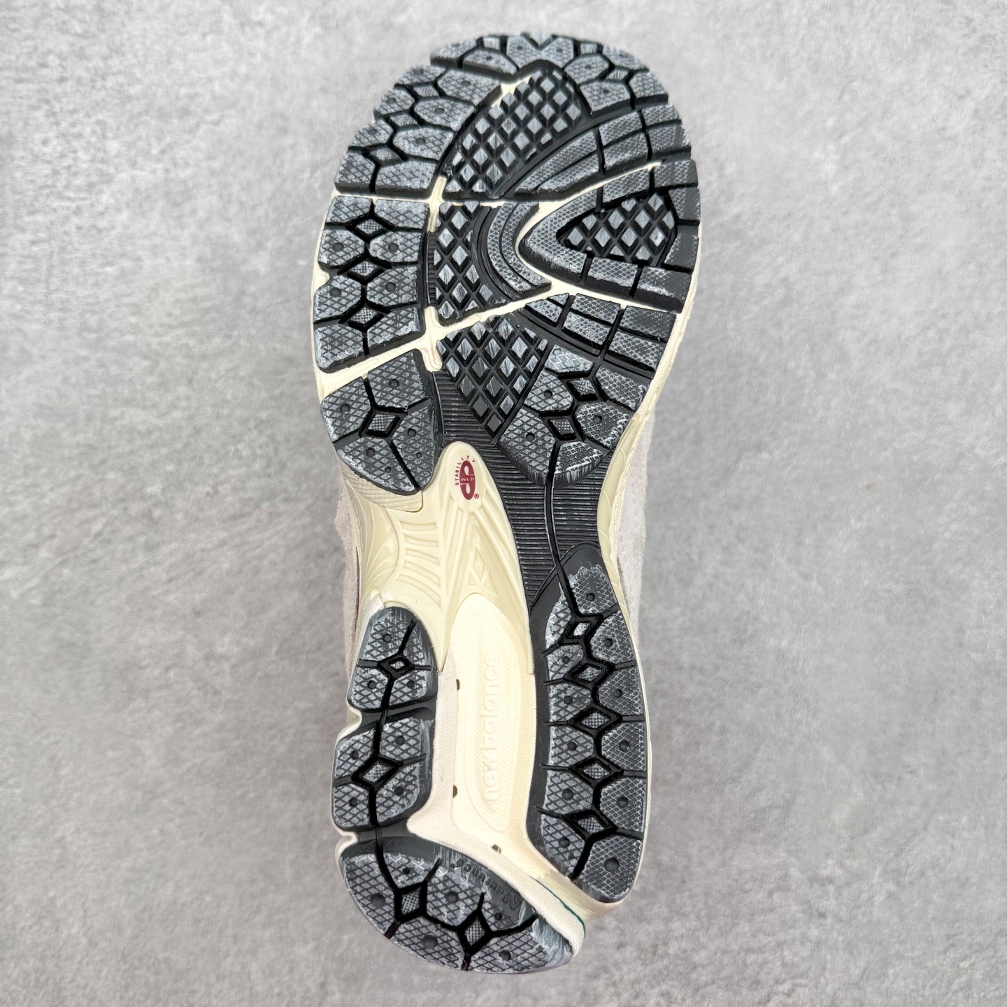 ＃纯原福利‼️New Balance NB2002系列 男女休闲慢跑鞋 必备的时髦单品之一 最新出的20