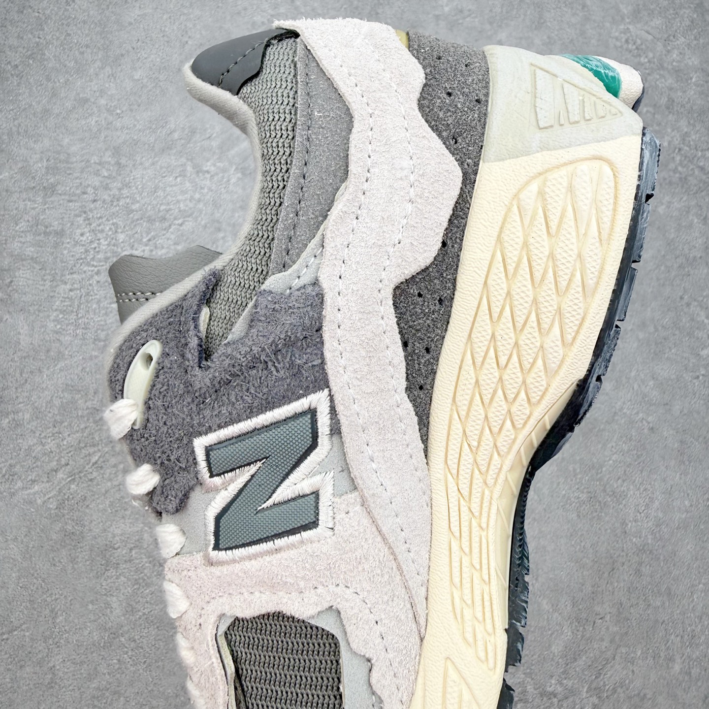 ＃纯原福利‼️New Balance NB2002系列 男女休闲慢跑鞋 必备的时髦单品之一 最新出的20