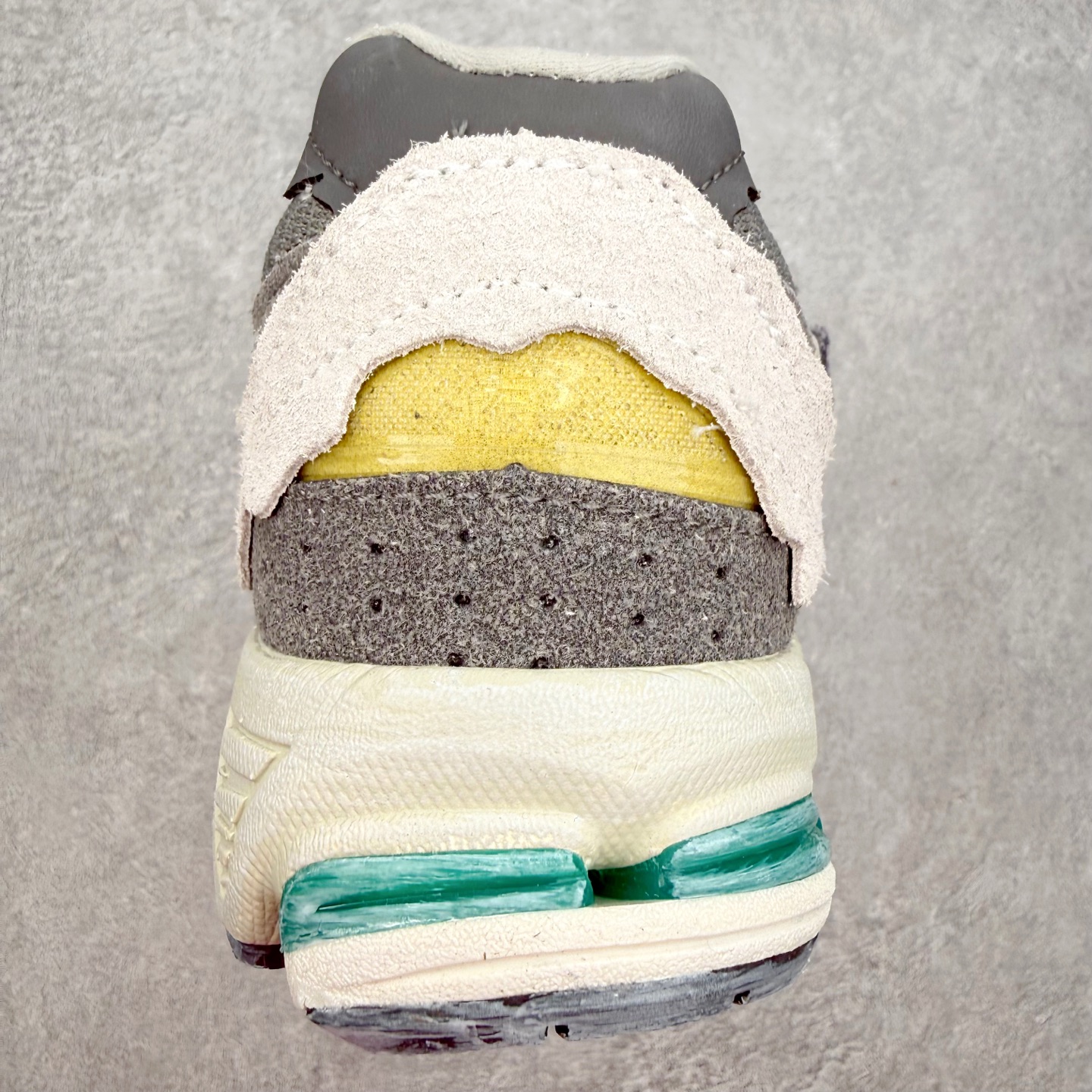 ＃纯原福利‼️New Balance NB2002系列 男女休闲慢跑鞋 必备的时髦单品之一 最新出的20