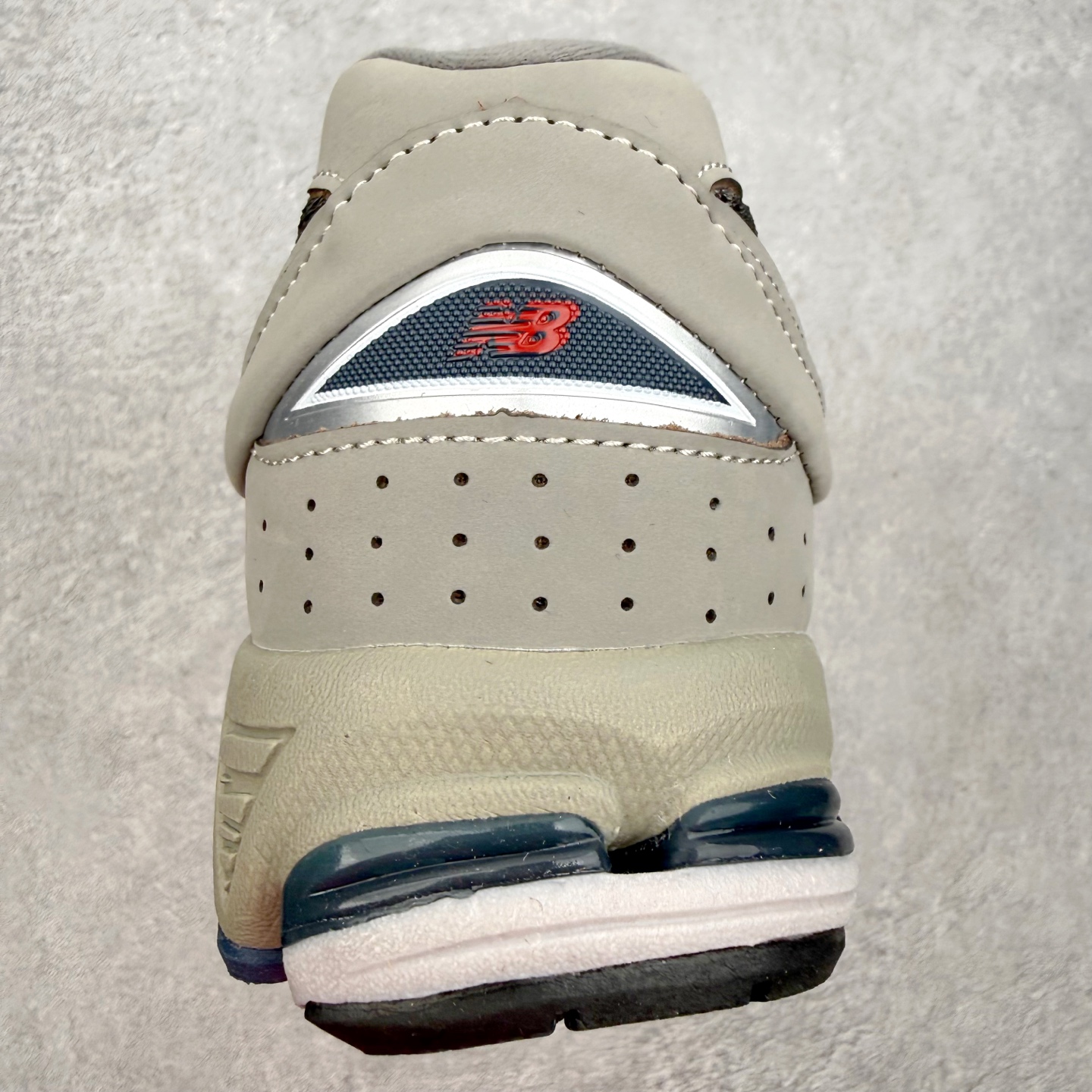 ＃纯原福利‼️New Balance NB2002系列 男女休闲慢跑鞋 必备的时髦单品之一 最新出的20