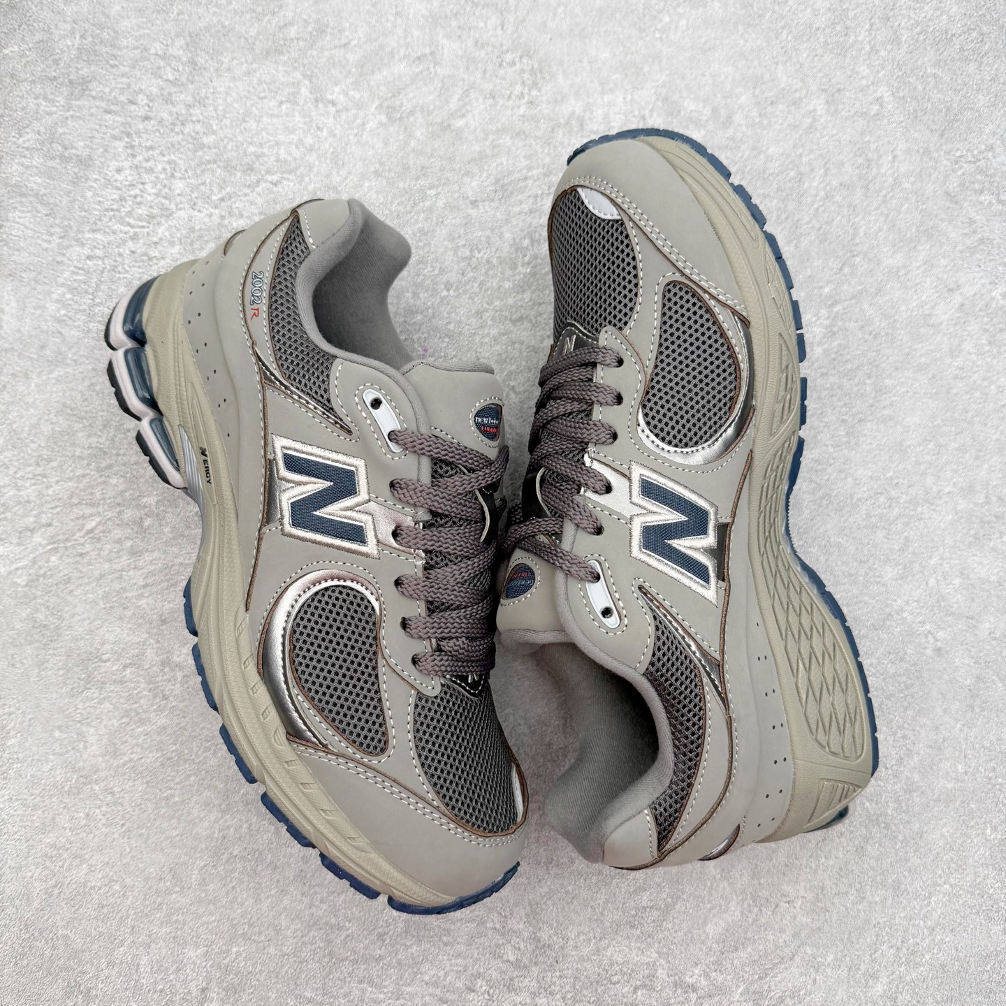 ＃纯原福利‼️New Balance NB2002系列 男女休闲慢跑鞋 必备的时髦单品之一 最新出的20