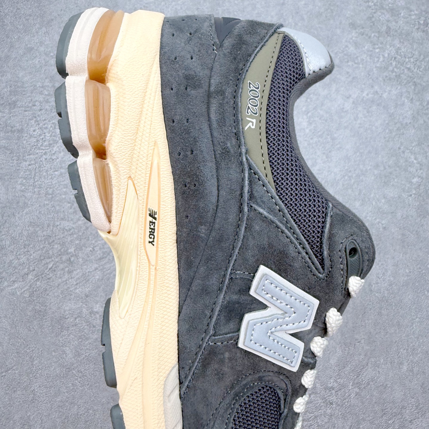 ＃纯原福利‼️New Balance NB2002系列 男女休闲慢跑鞋 必备的时髦单品之一 最新出的20
