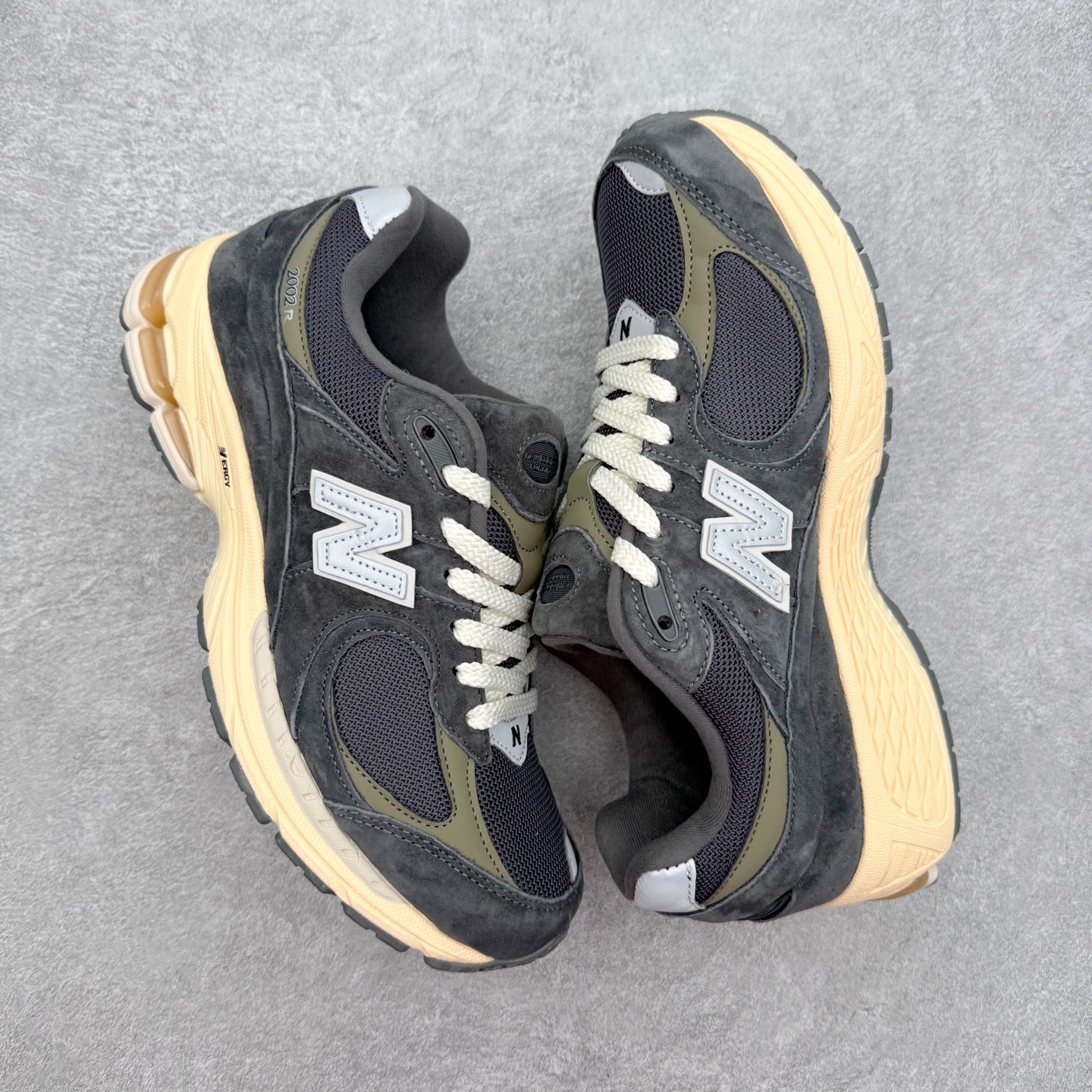 ＃纯原福利‼️New Balance NB2002系列 男女休闲慢跑鞋 必备的时髦单品之一 最新出的20