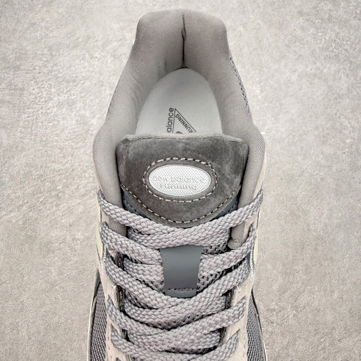 ＃纯原福利‼️New Balance NB2002系列 男女休闲慢跑鞋 必备的时髦单品之一 最新出的20