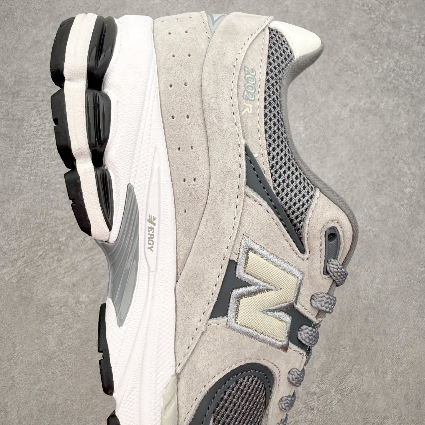 ＃纯原福利‼️New Balance NB2002系列 男女休闲慢跑鞋 必备的时髦单品之一 最新出的20