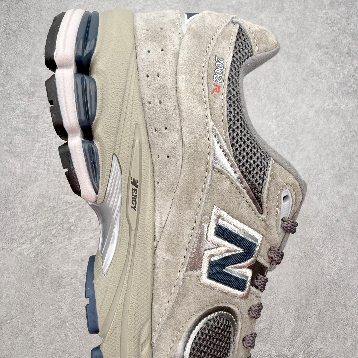 ＃纯原福利‼️New Balance NB2002系列 男女休闲慢跑鞋 必备的时髦单品之一 最新出的20