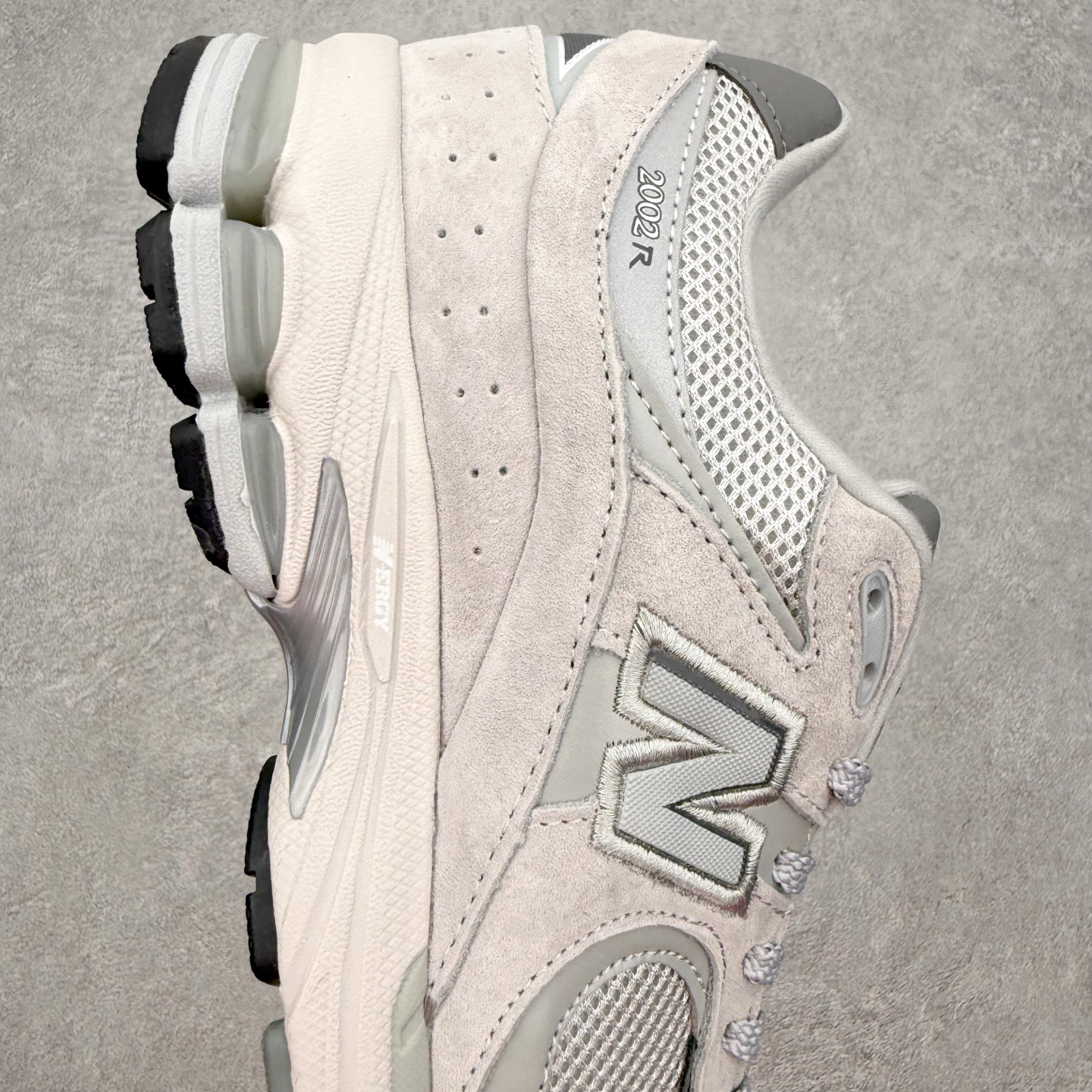 ＃纯原福利‼️New Balance NB2002系列 男女休闲慢跑鞋 必备的时髦单品之一 最新出的20
