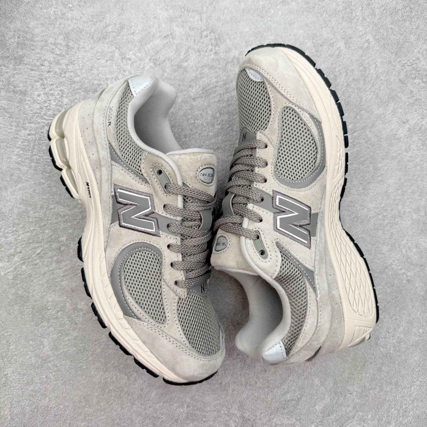 ＃纯原福利‼️New Balance NB2002系列 男女休闲慢跑鞋 必备的时髦单品之一 最新出的20