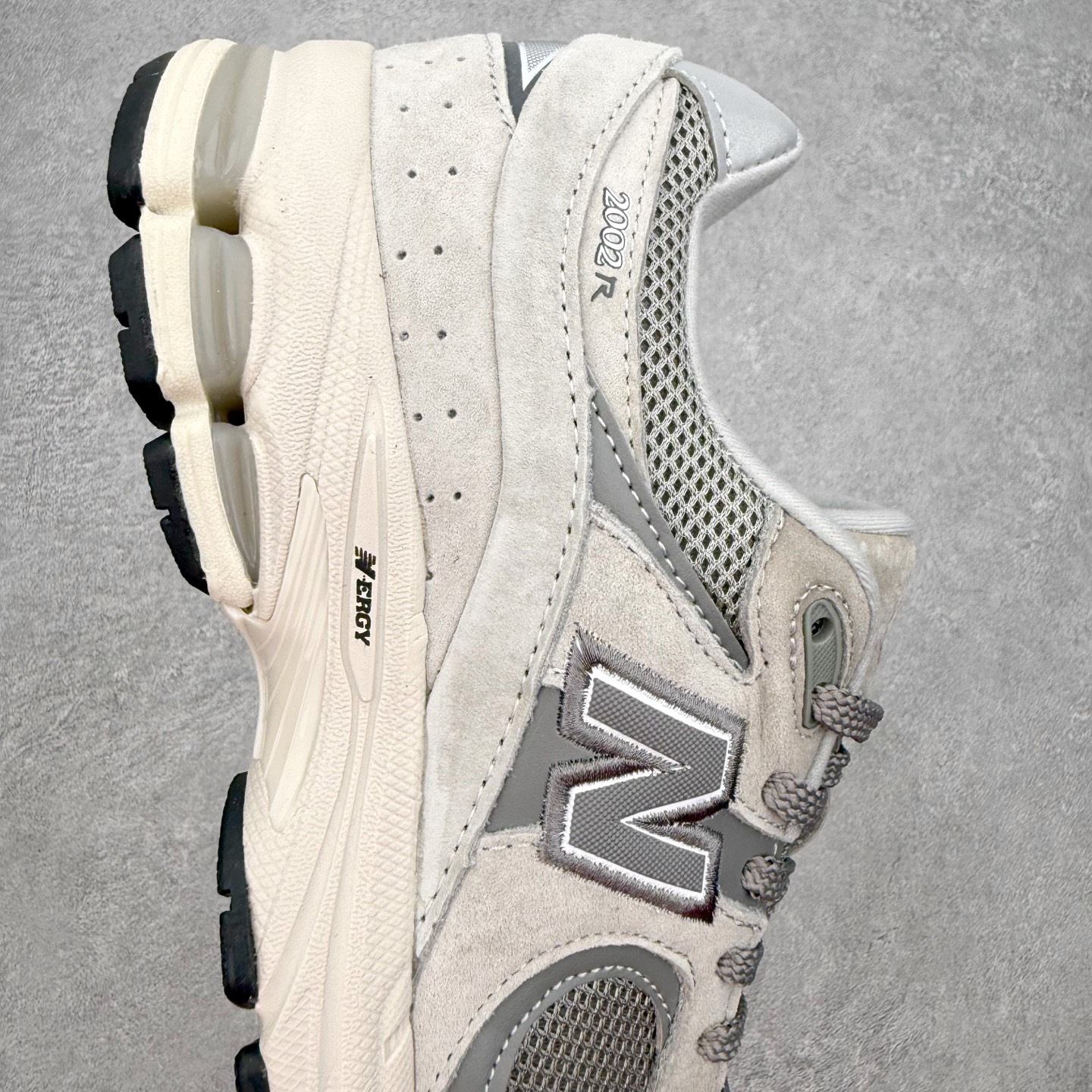 ＃纯原福利‼️New Balance NB2002系列 男女休闲慢跑鞋 必备的时髦单品之一 最新出的20