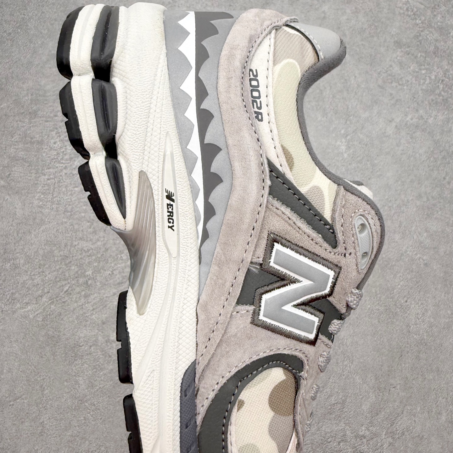 ＃纯原福利‼️New Balance NB2002系列 男女休闲慢跑鞋 必备的时髦单品之一 最新出的20
