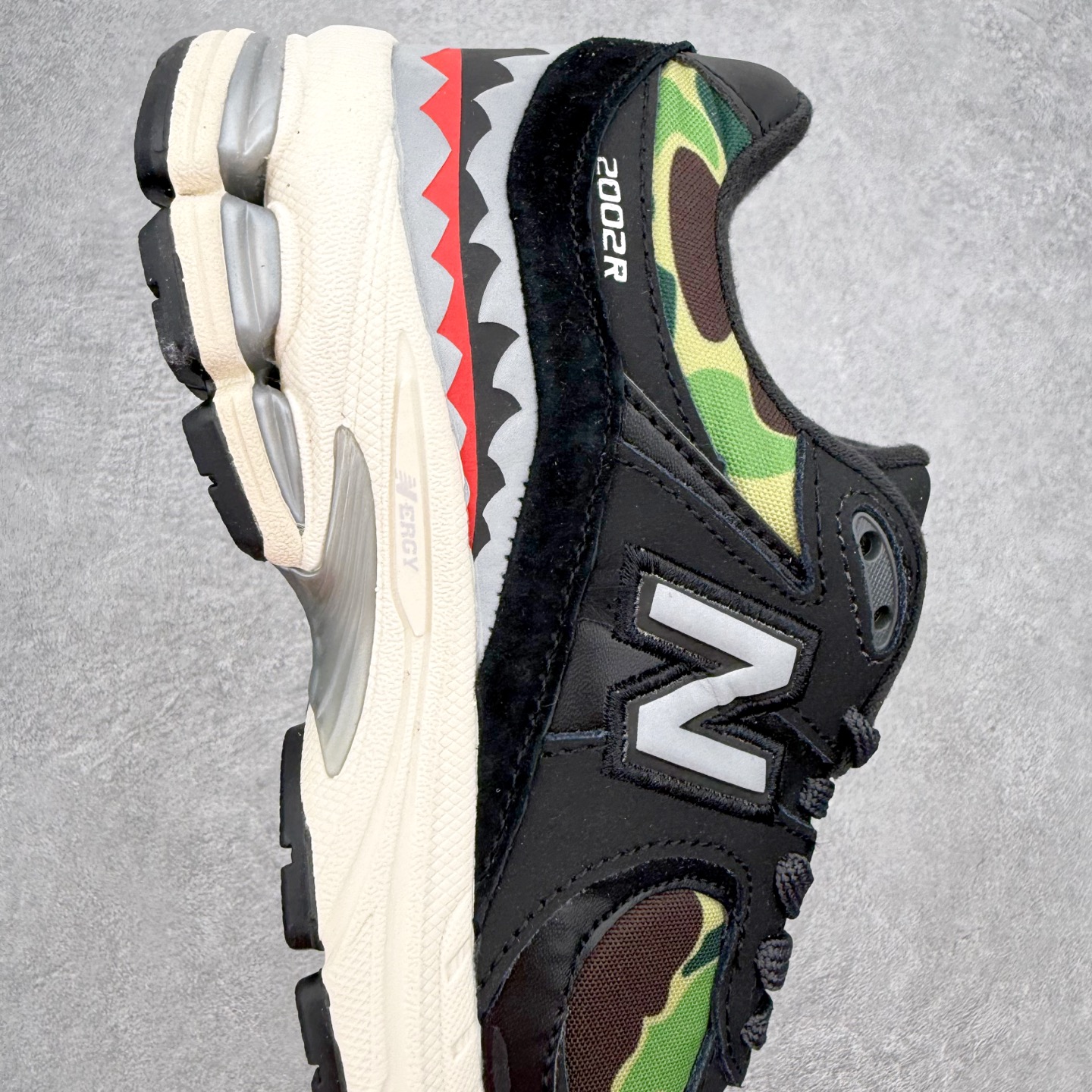 ＃纯原福利‼️New Balance NB2002系列 男女休闲慢跑鞋 必备的时髦单品之一 最新出的20
