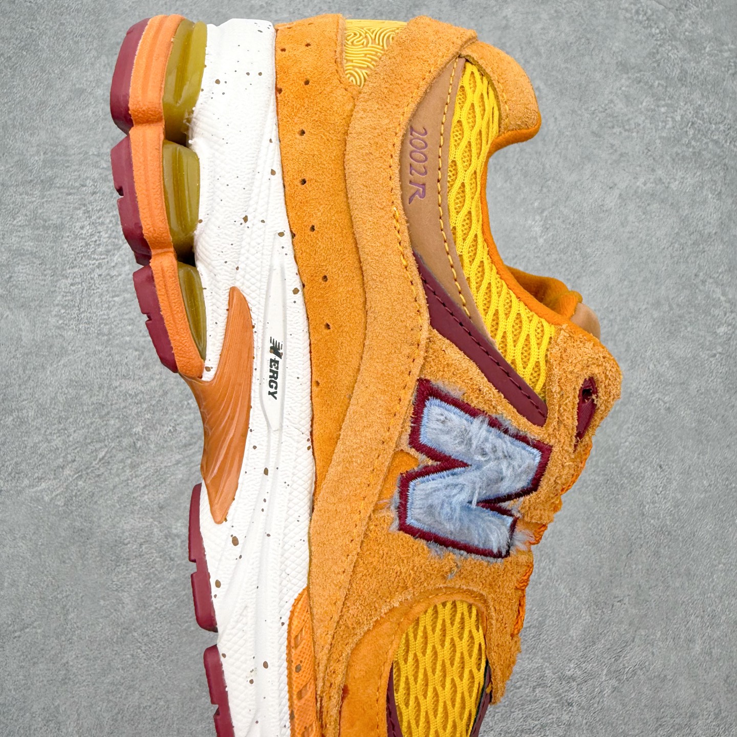 ＃纯原福利‼️New Balance NB2002系列 男女休闲慢跑鞋 必备的时髦单品之一 最新出的20