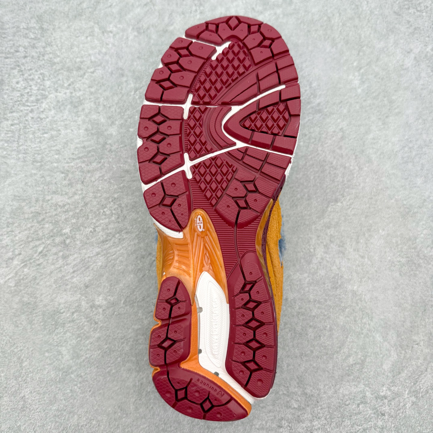 ＃纯原福利‼️New Balance NB2002系列 男女休闲慢跑鞋 必备的时髦单品之一 最新出的20