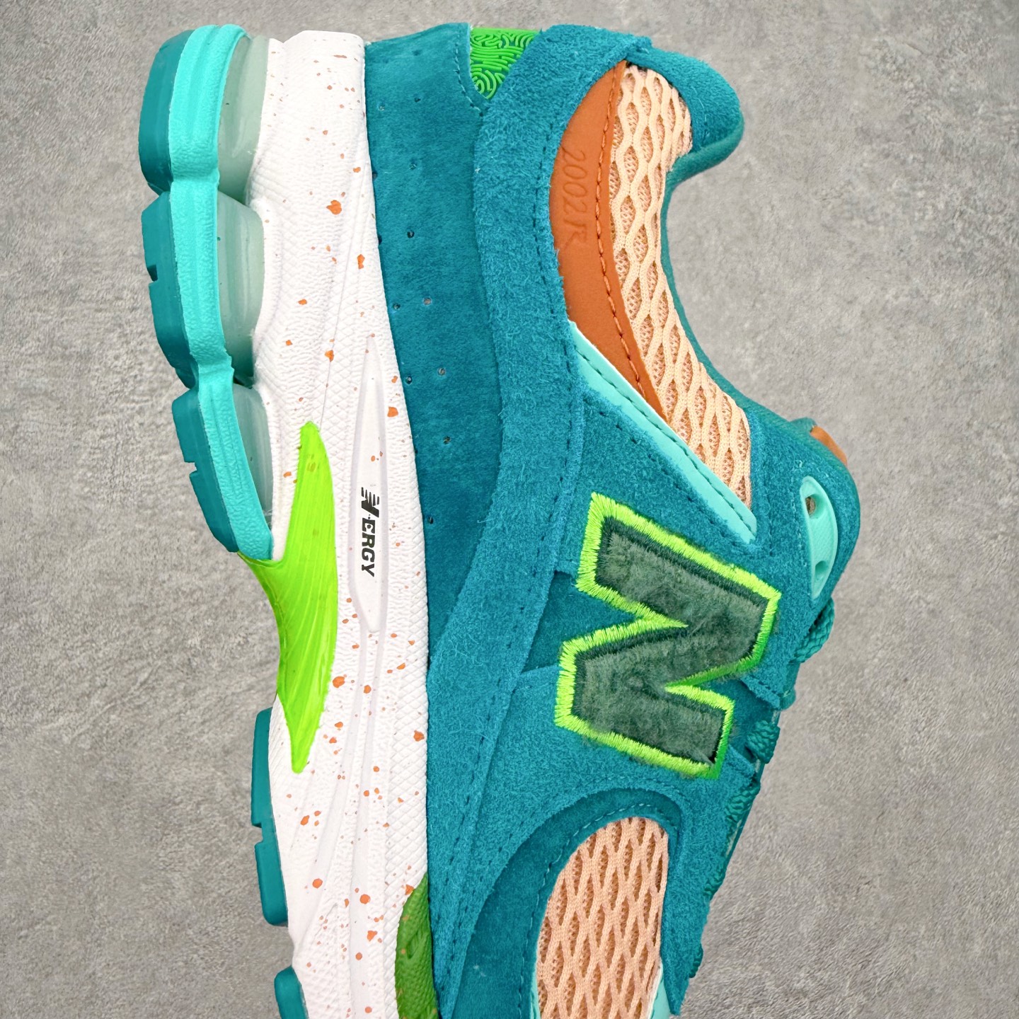 ＃纯原福利‼️New Balance NB2002系列 男女休闲慢跑鞋 必备的时髦单品之一 最新出的20
