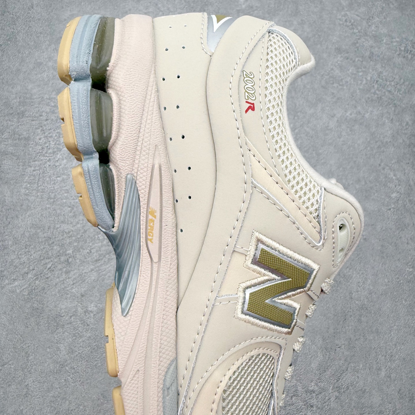 ＃纯原福利‼️New Balance NB2002系列 男女休闲慢跑鞋 必备的时髦单品之一 最新出的20