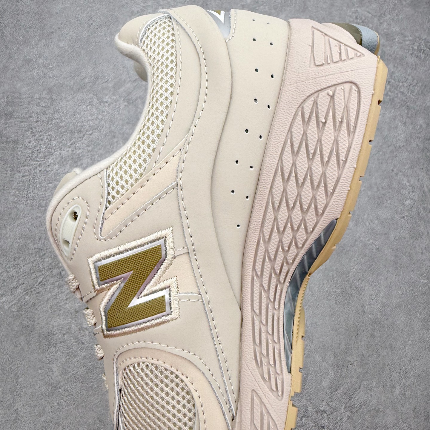 ＃纯原福利‼️New Balance NB2002系列 男女休闲慢跑鞋 必备的时髦单品之一 最新出的20