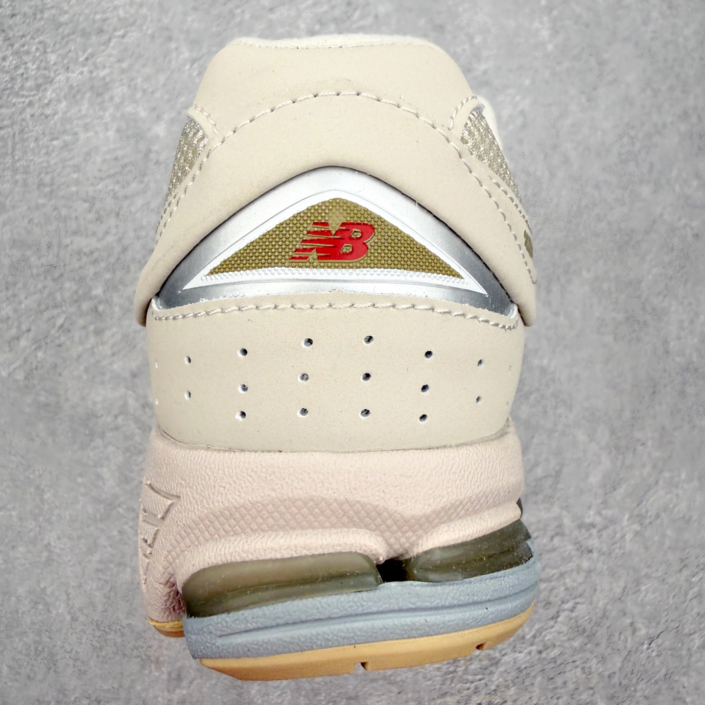 ＃纯原福利‼️New Balance NB2002系列 男女休闲慢跑鞋 必备的时髦单品之一 最新出的20