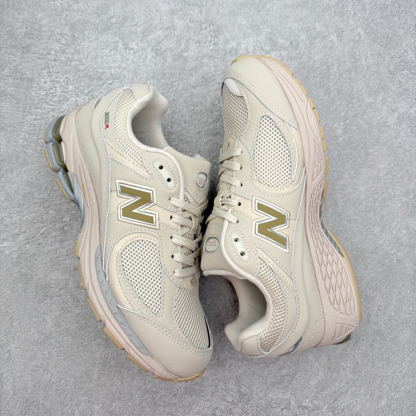 ＃纯原福利‼️New Balance NB2002系列 男女休闲慢跑鞋 必备的时髦单品之一 最新出的20