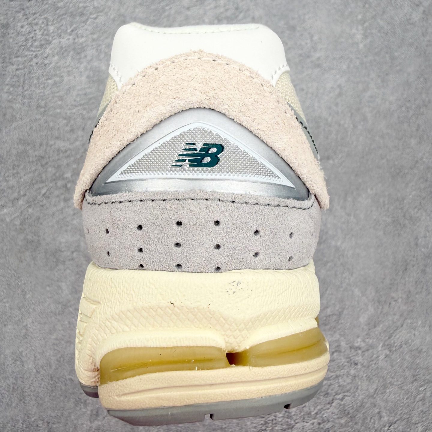 ＃纯原福利‼️New Balance NB2002系列 男女休闲慢跑鞋 必备的时髦单品之一 最新出的20