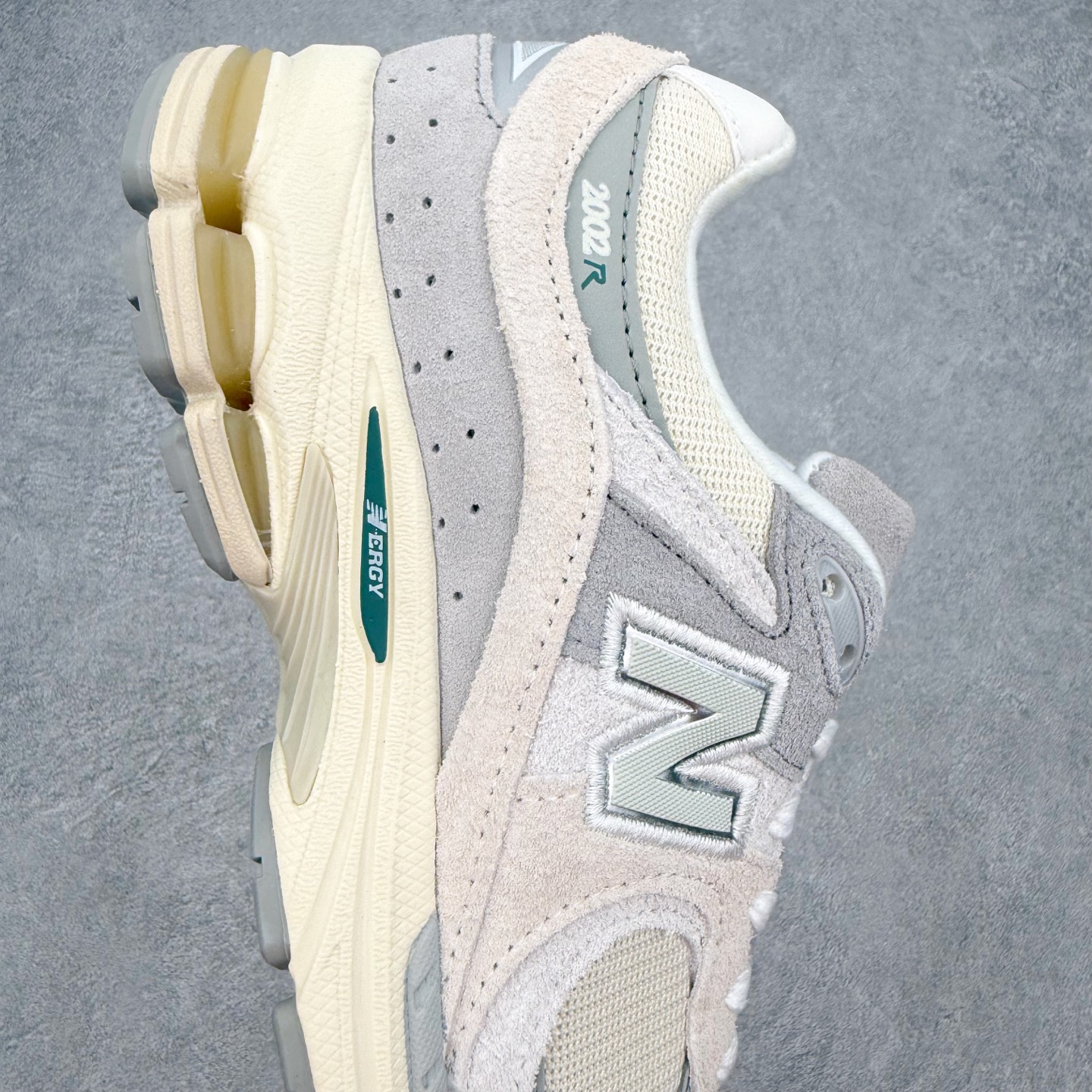 ＃纯原福利‼️New Balance NB2002系列 男女休闲慢跑鞋 必备的时髦单品之一 最新出的20