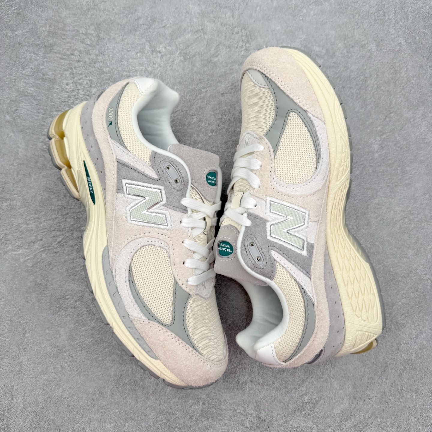 ＃纯原福利‼️New Balance NB2002系列 男女休闲慢跑鞋 必备的时髦单品之一 最新出的20
