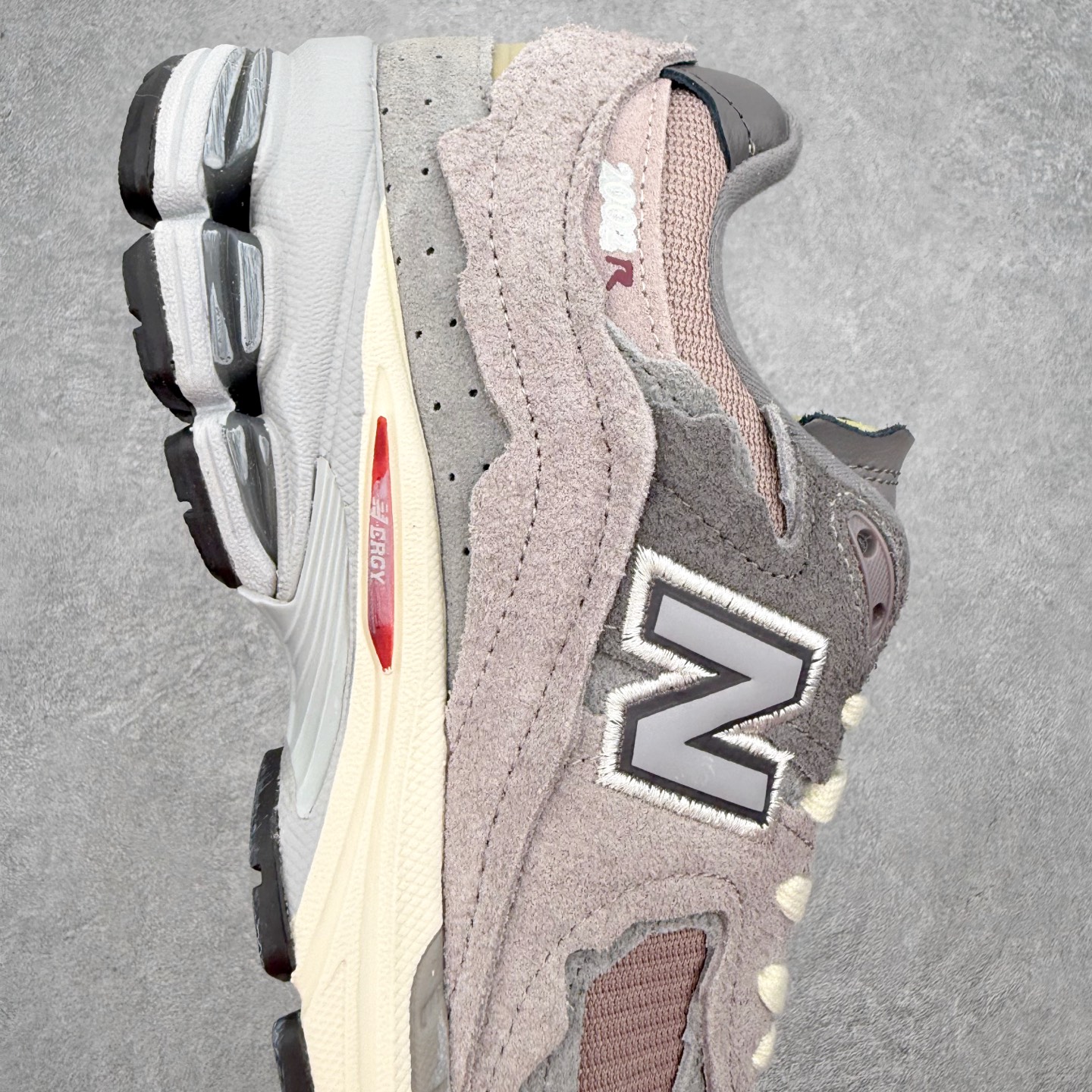 ＃纯原福利‼️New Balance NB2002系列 男女休闲慢跑鞋 必备的时髦单品之一 最新出的20