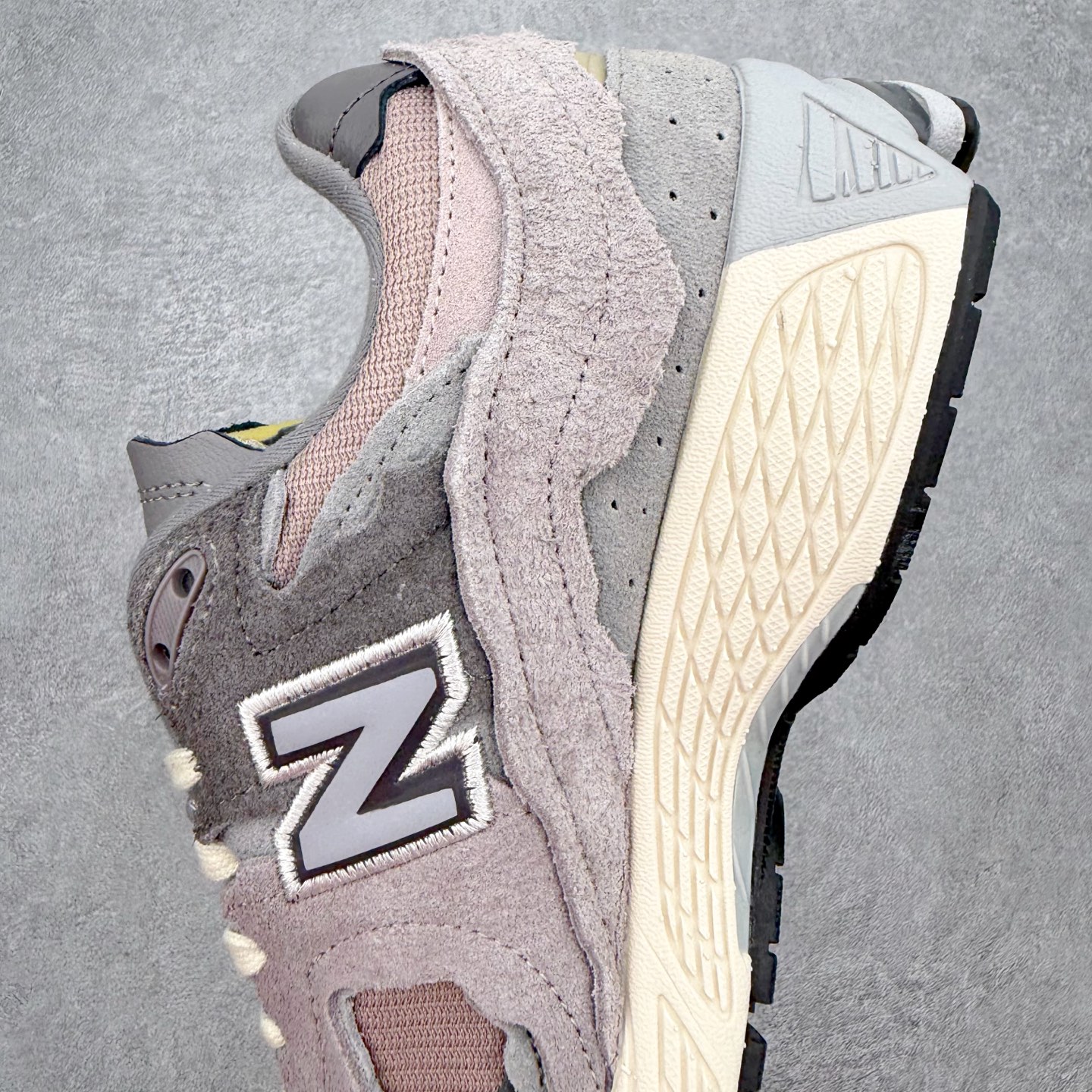 ＃纯原福利‼️New Balance NB2002系列 男女休闲慢跑鞋 必备的时髦单品之一 最新出的20