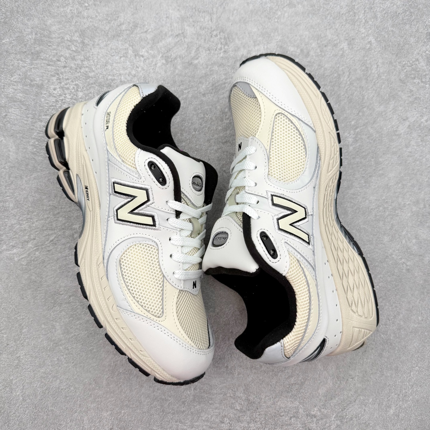 ＃纯原福利‼️New Balance NB2002系列 男女休闲慢跑鞋 必备的时髦单品之一 最新出的20