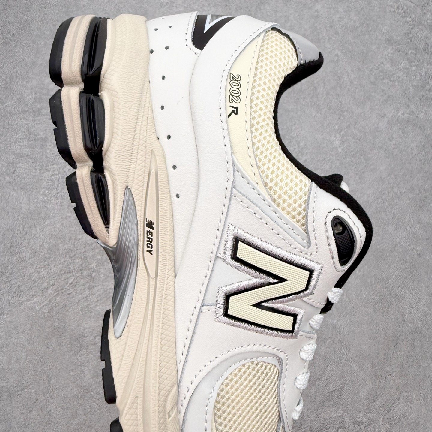 ＃纯原福利‼️New Balance NB2002系列 男女休闲慢跑鞋 必备的时髦单品之一 最新出的20