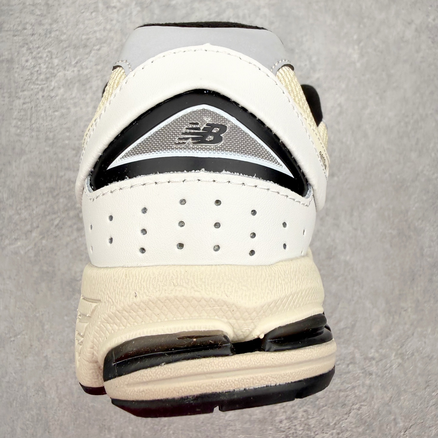 ＃纯原福利‼️New Balance NB2002系列 男女休闲慢跑鞋 必备的时髦单品之一 最新出的20