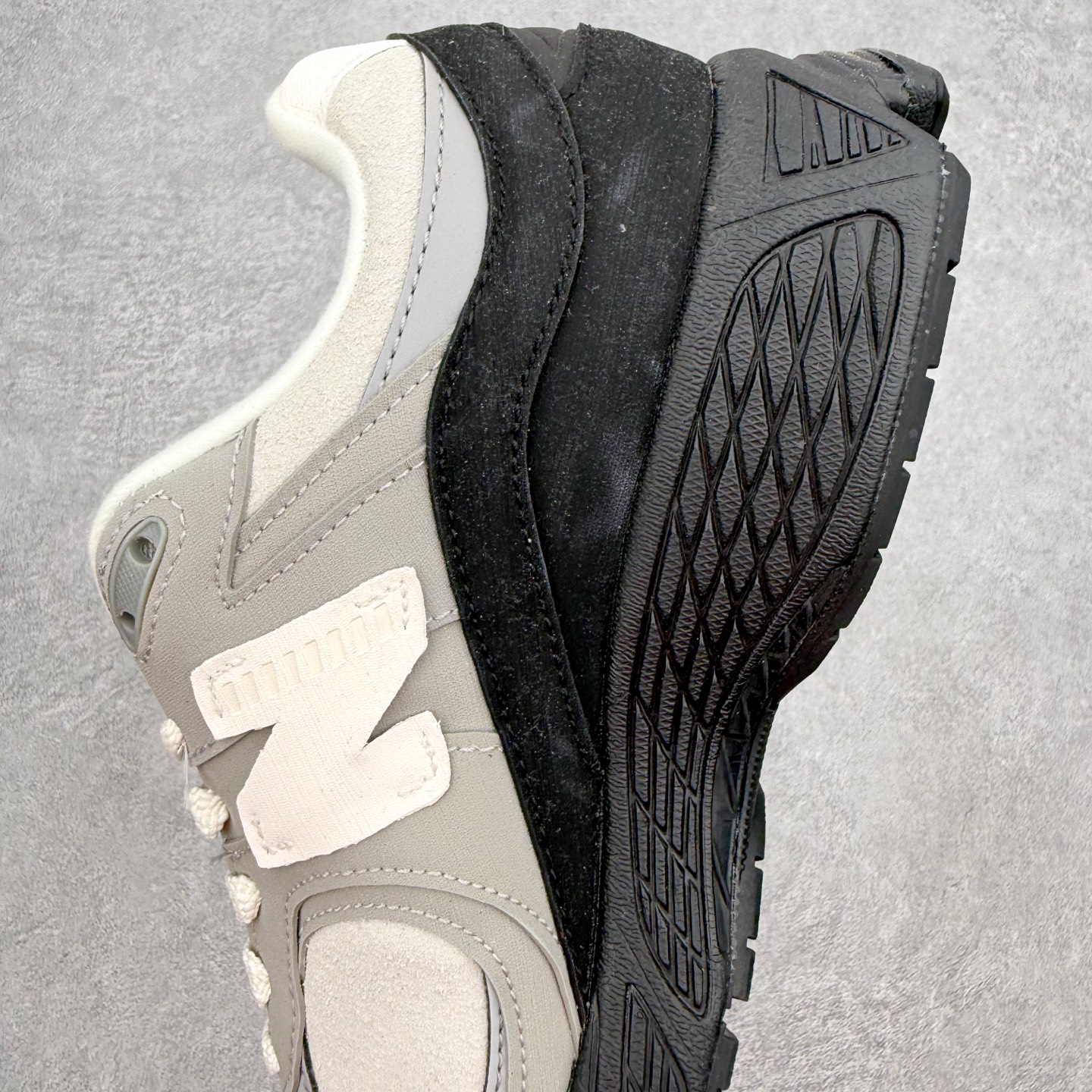 ＃纯原福利‼️New Balance NB2002系列 男女休闲慢跑鞋 必备的时髦单品之一 最新出的20