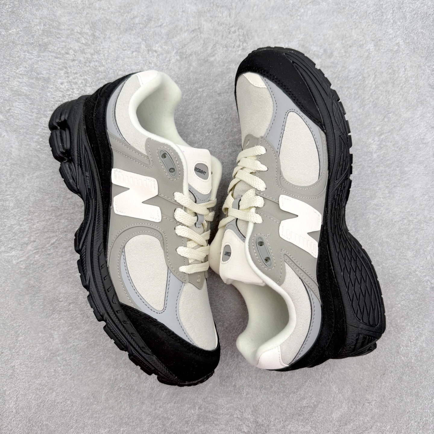 ＃纯原福利‼️New Balance NB2002系列 男女休闲慢跑鞋 必备的时髦单品之一 最新出的20
