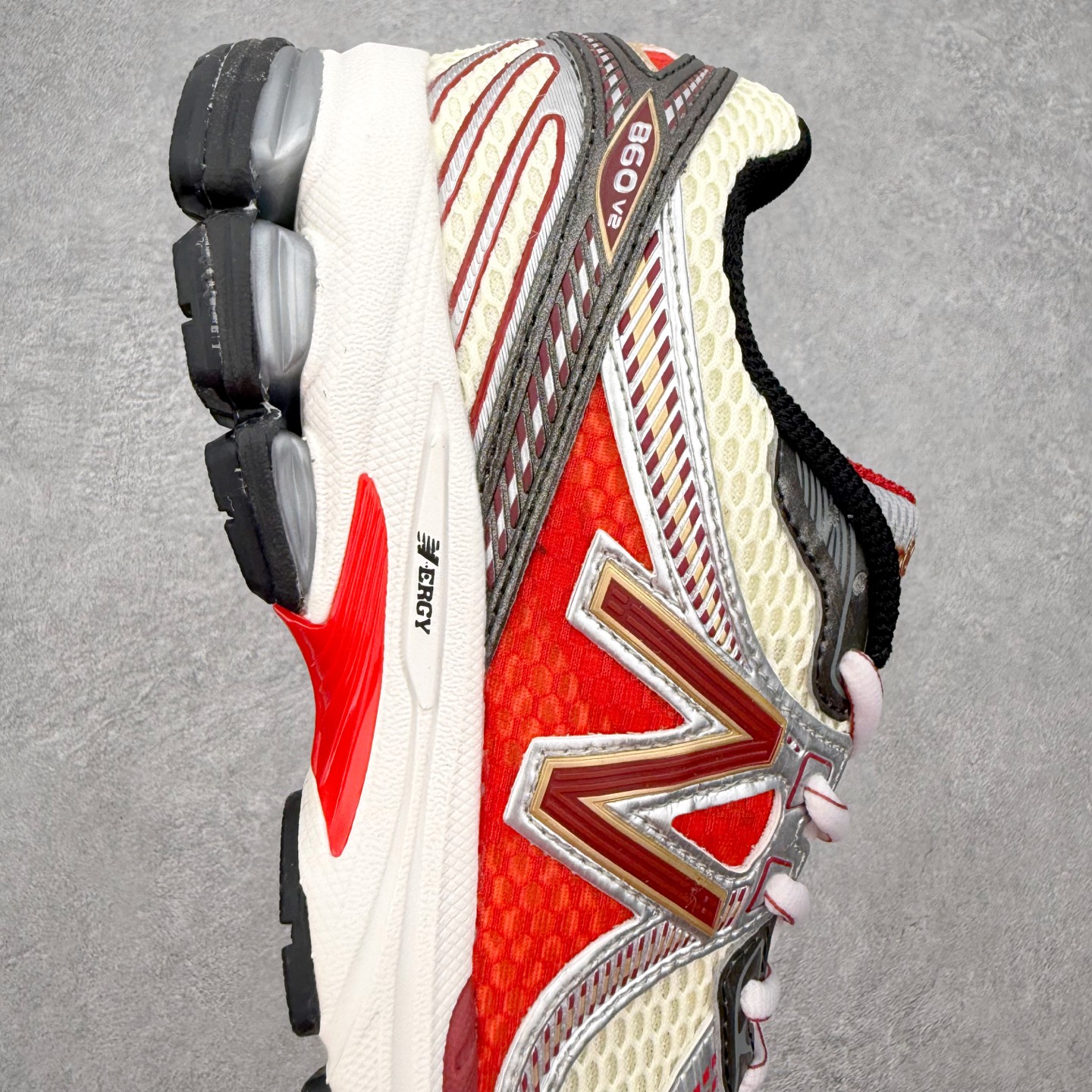 ＃福利特价‼️New Balance NB860 新百伦舒适美式复古织物皮革减震透气支撑低帮休闲跑步鞋 