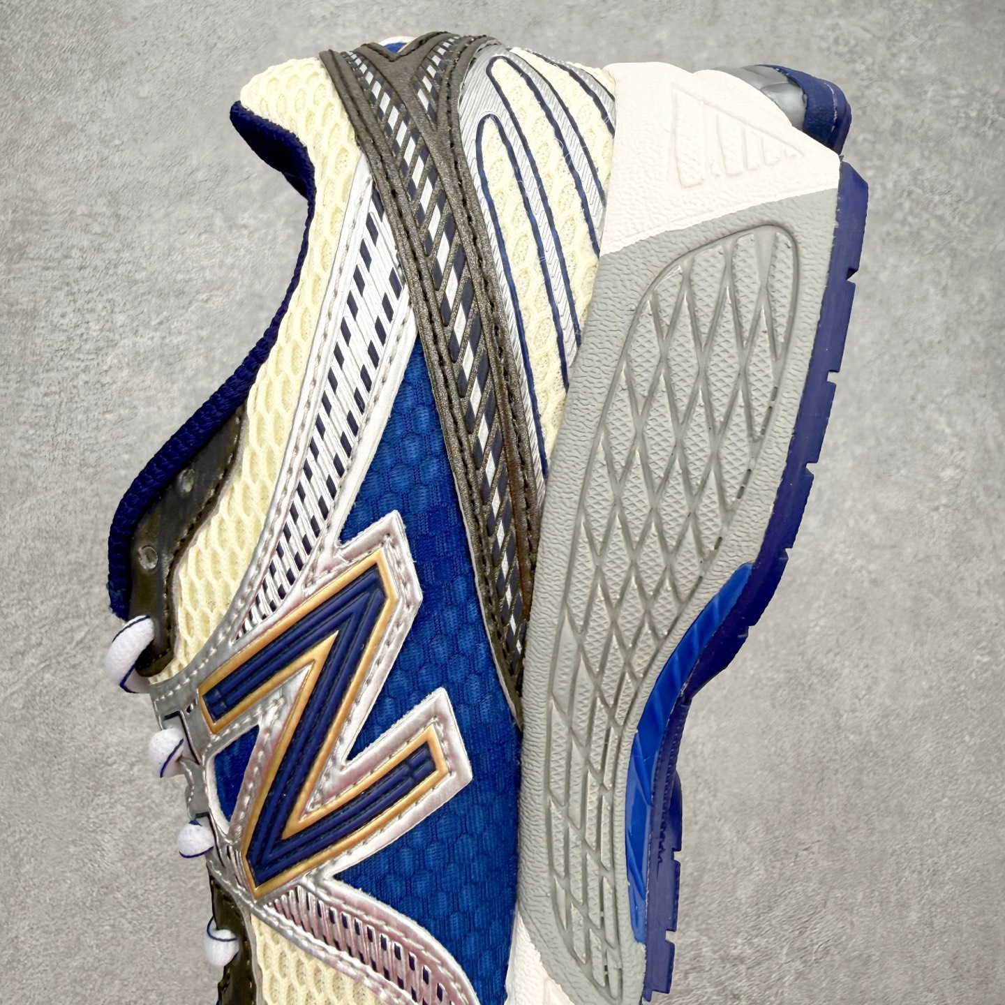 ＃福利特价‼️New Balance NB860 新百伦舒适美式复古织物皮革减震透气支撑低帮休闲跑步鞋 