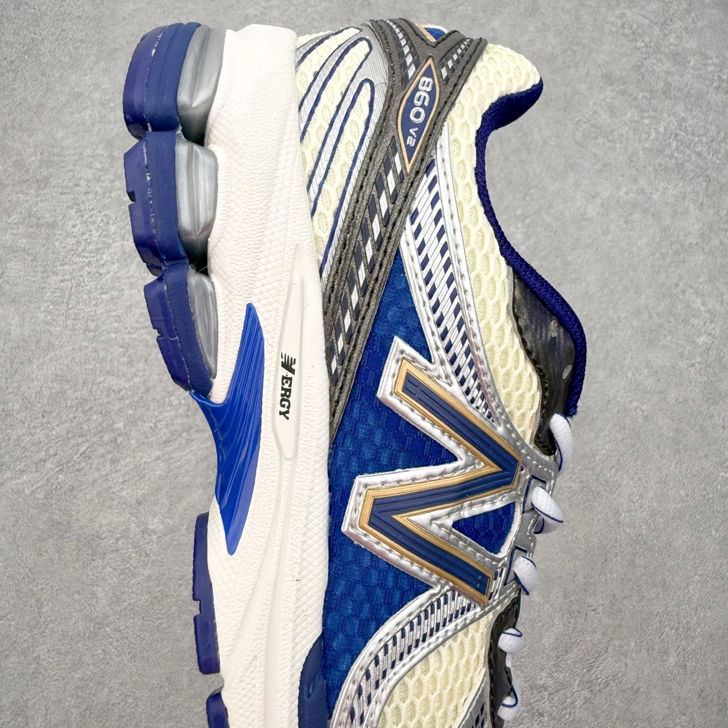 ＃福利特价‼️New Balance NB860 新百伦舒适美式复古织物皮革减震透气支撑低帮休闲跑步鞋 
