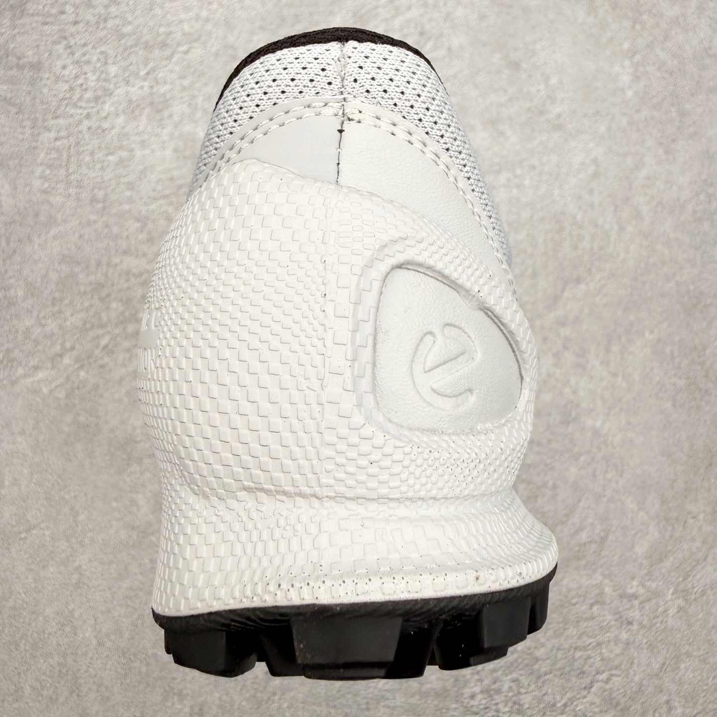 ECCo爱步 Biom C Trail 时尚简约牛皮减震耐磨低帮休闲跑步鞋 ECCO以三大核心特征为依托